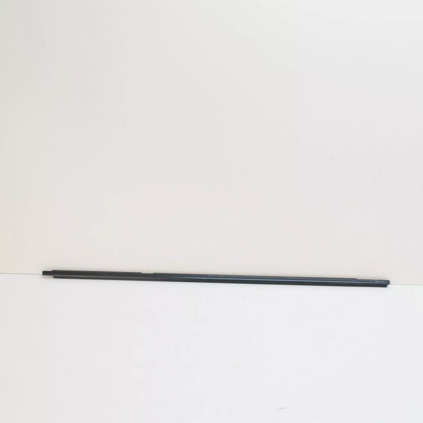 NEW BMW 3 E90 REAR RIGHT DOOR WINDOW OUTER WELL STRIP 51357220190 ORIGINAL