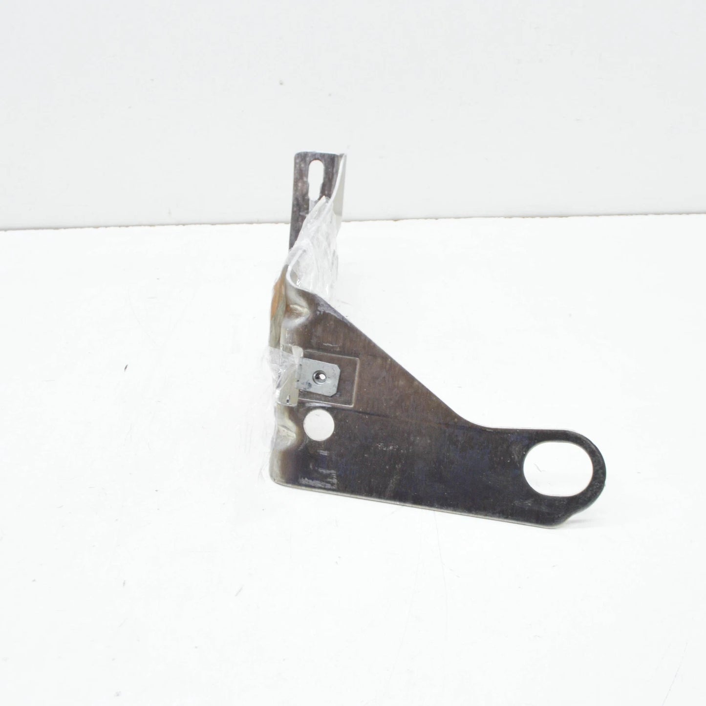 NEW BMW X5 E70 RIGHT ENGINE COMPARTMENT PROTECT BRACKET 51717188836 ORIGINAL