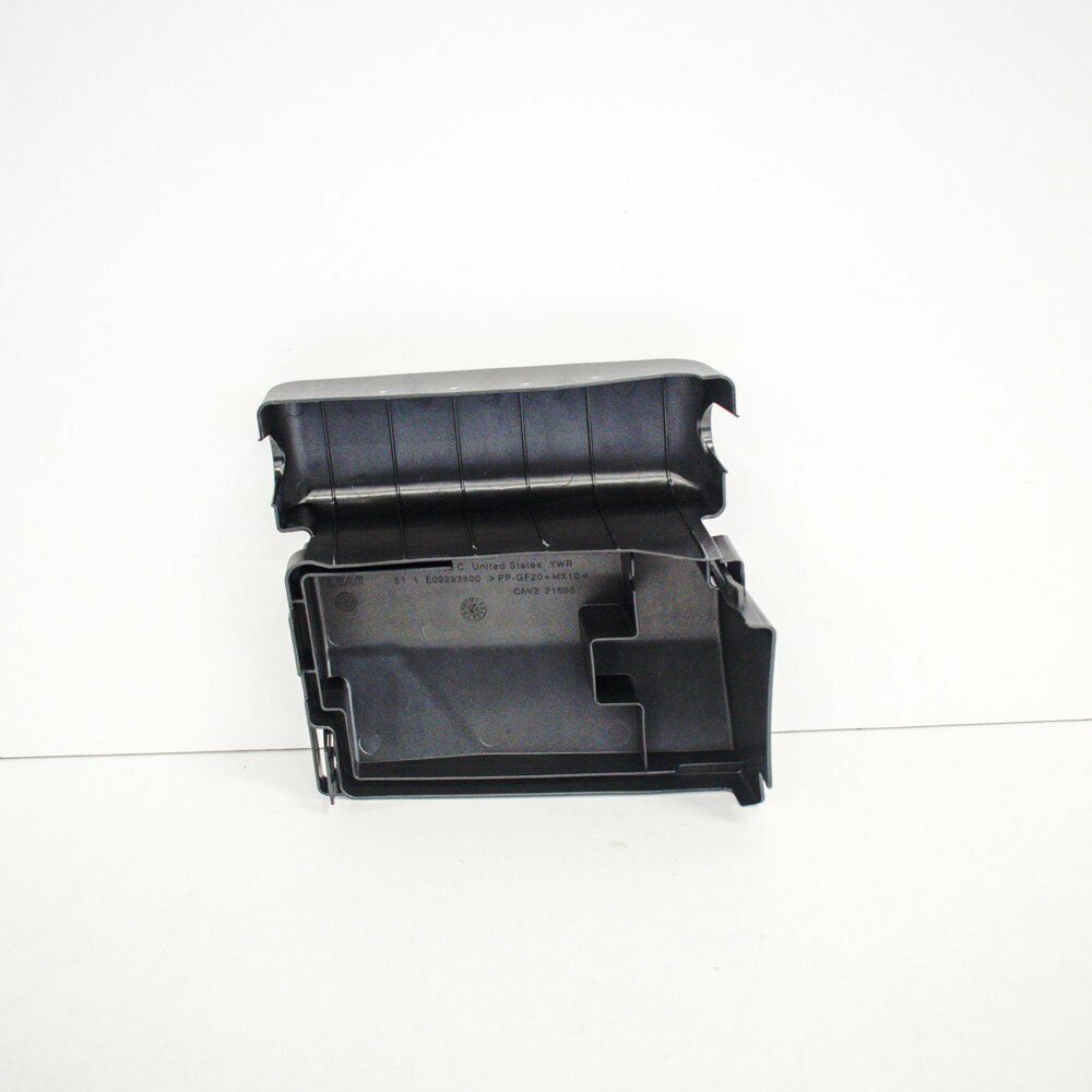 NEW VOLKSWAGEN PASSAT B8 FUSE BOX RELAY COVER 5C0937132C ORIGINAL