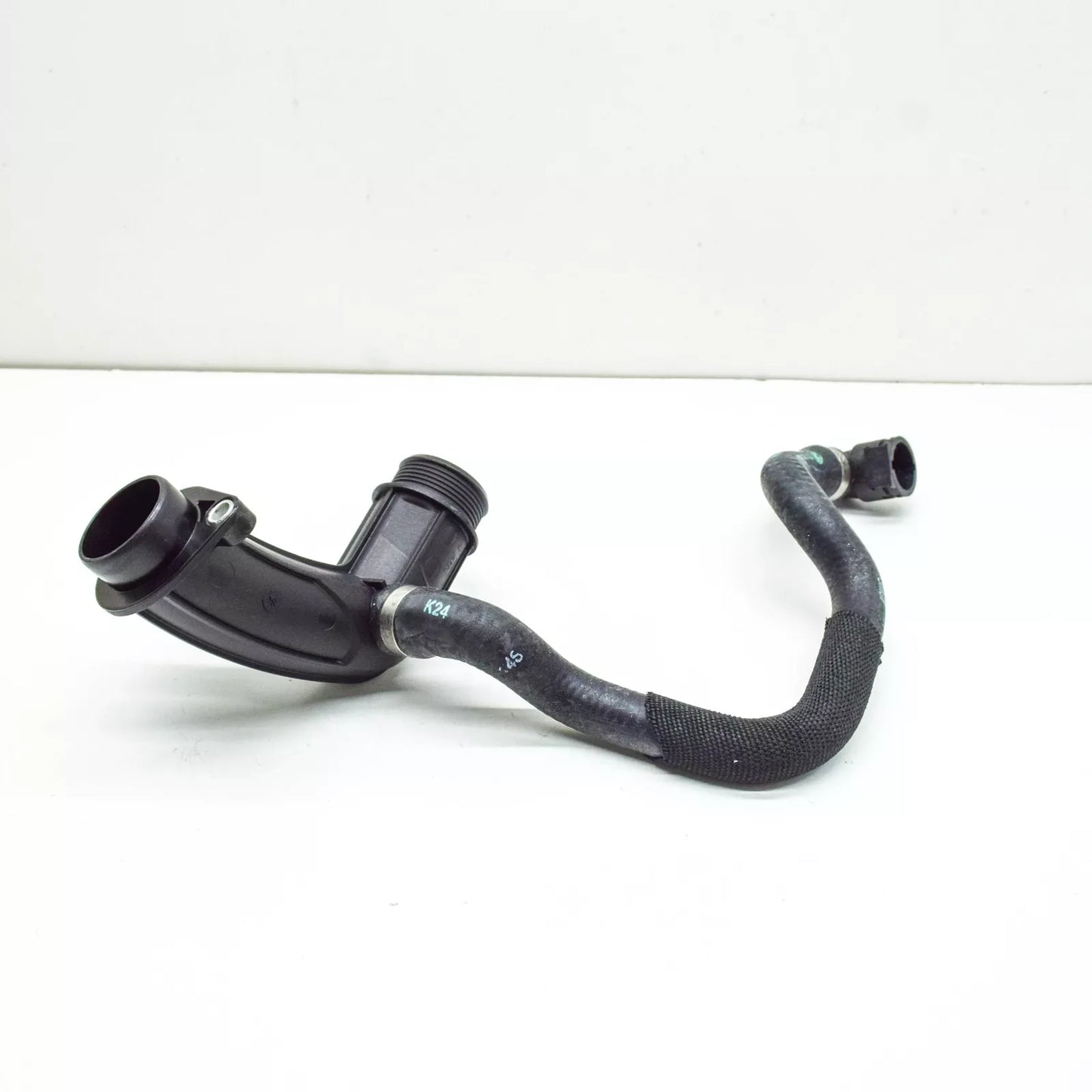 NEW BMW 5 G30 LINE COOLANT PUMP HEAT EXCHANGER 17127507147 ORIGINAL