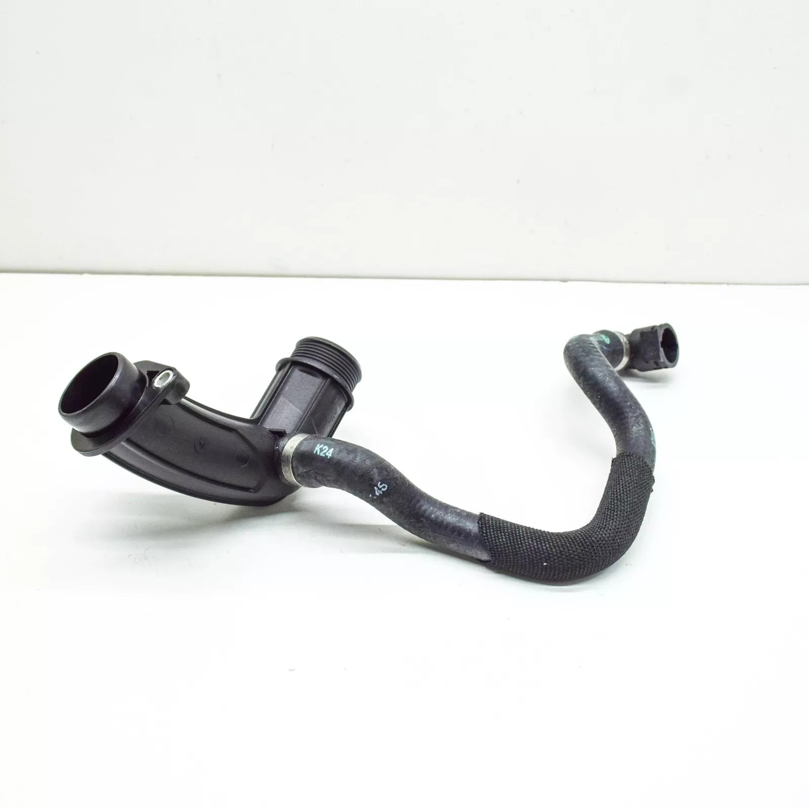 NEW BMW 5 G30 LINE COOLANT PUMP HEAT EXCHANGER 17127507147 ORIGINAL