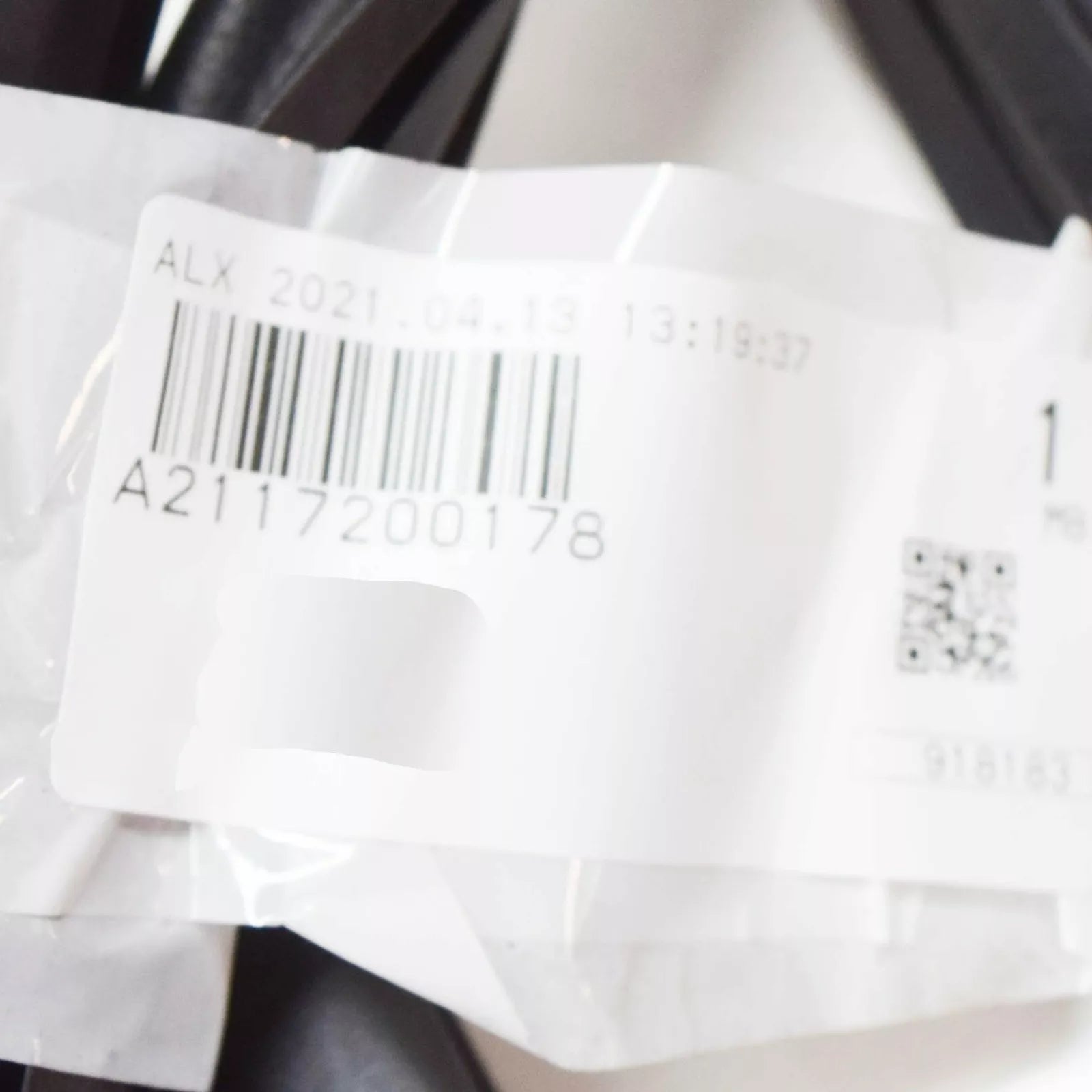 NEW MERCEDES-BENZ E-CLASS W211 FRONT LEFT DOOR SEAL A2117200178 ORIGINAL