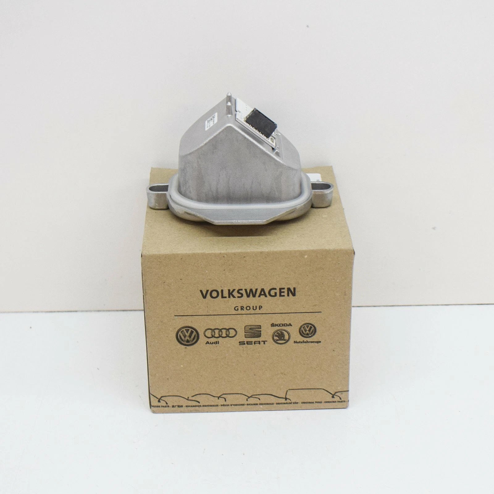 NEW AUDI Q3 8U FRONT RIGHT HEADLAMP LED UNIT 8U0941475C ORIGINAL