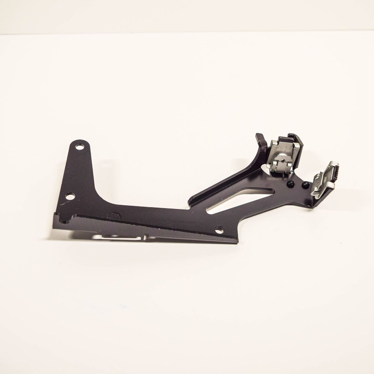 NEW MERCEDES BENZ E W212 FRONT DEFLECTOR BRACKET RIGHT A2185200141 ORIGINAL