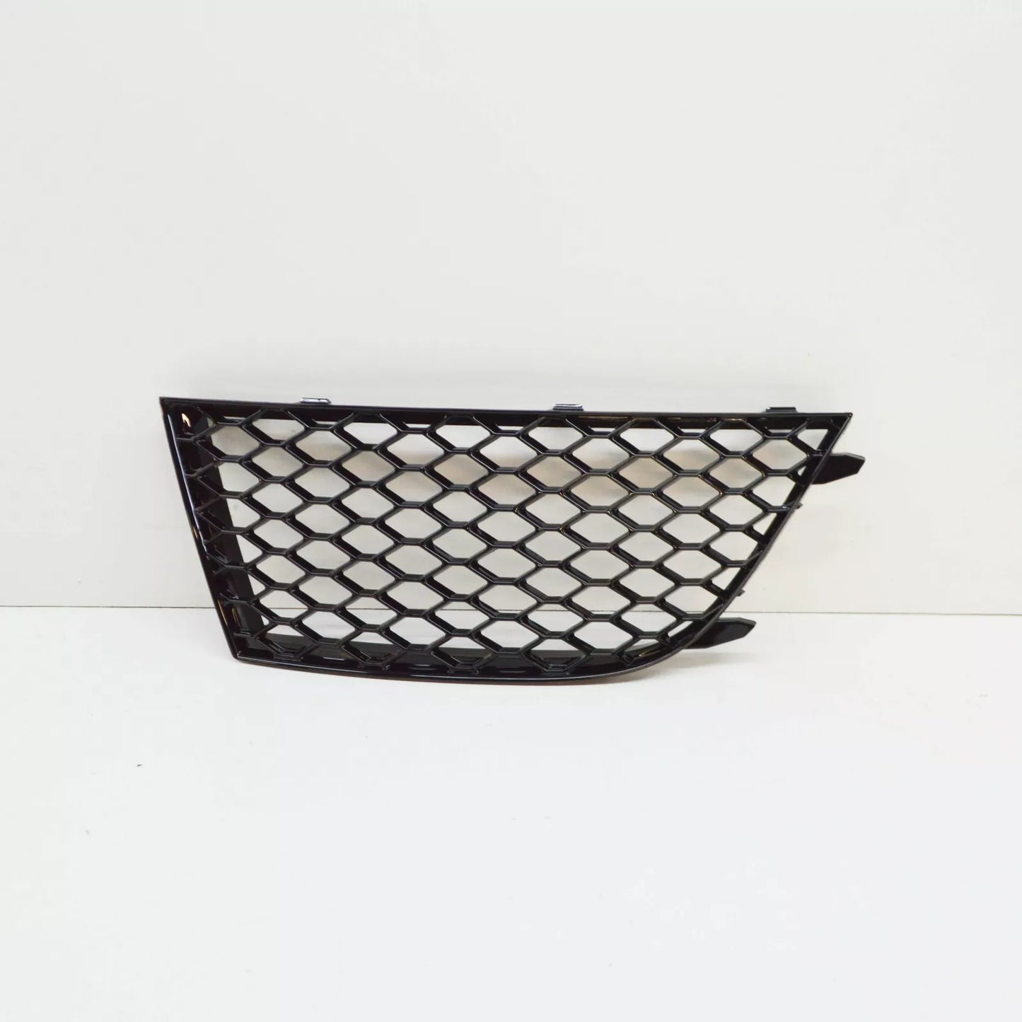 NEW AUDI A4 RS4 FRONT RIGHT LOWER GRILLE 8K0807682RT94 ORIGINAL