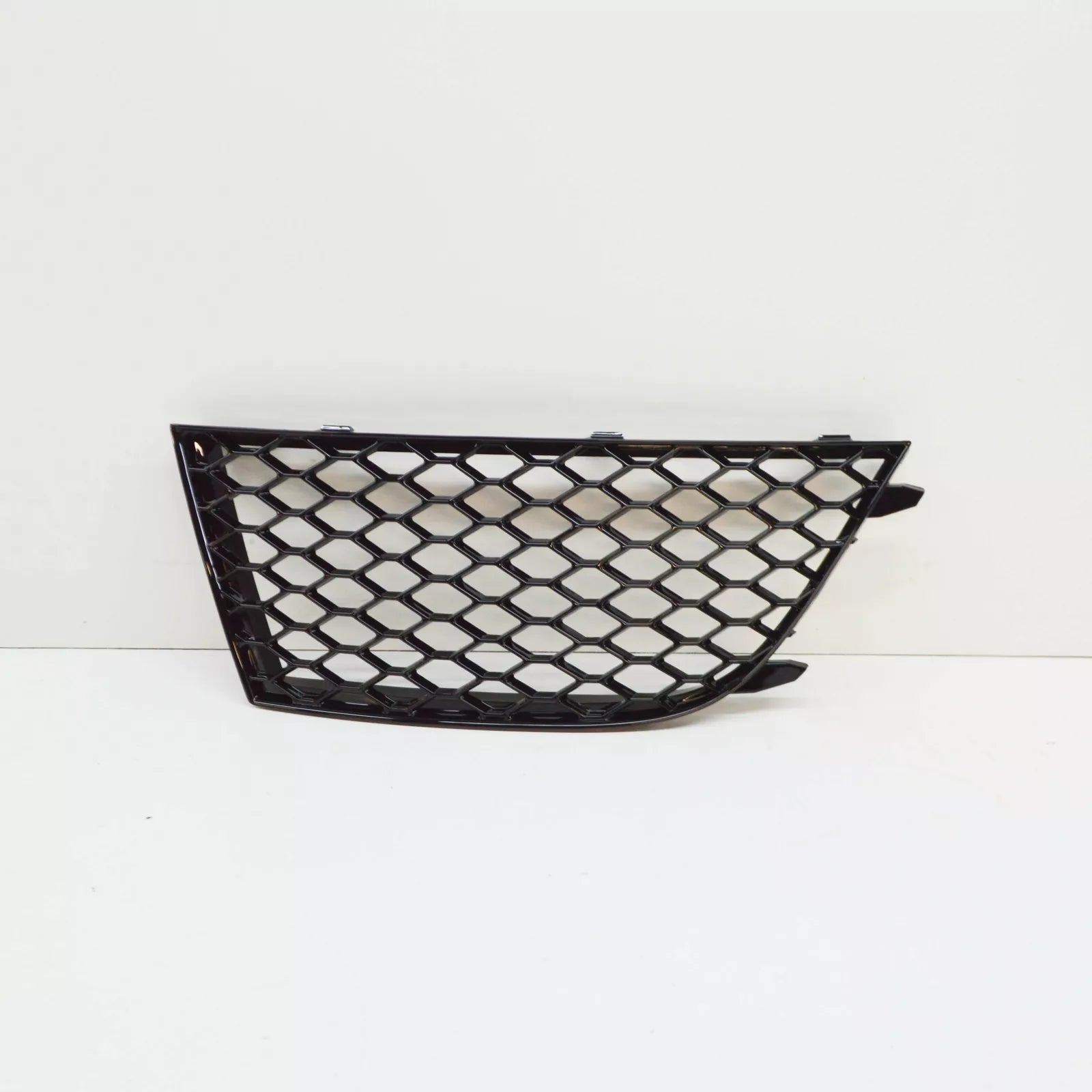 NEW AUDI A4 RS4 FRONT RIGHT LOWER GRILLE 8K0807682RT94 ORIGINAL
