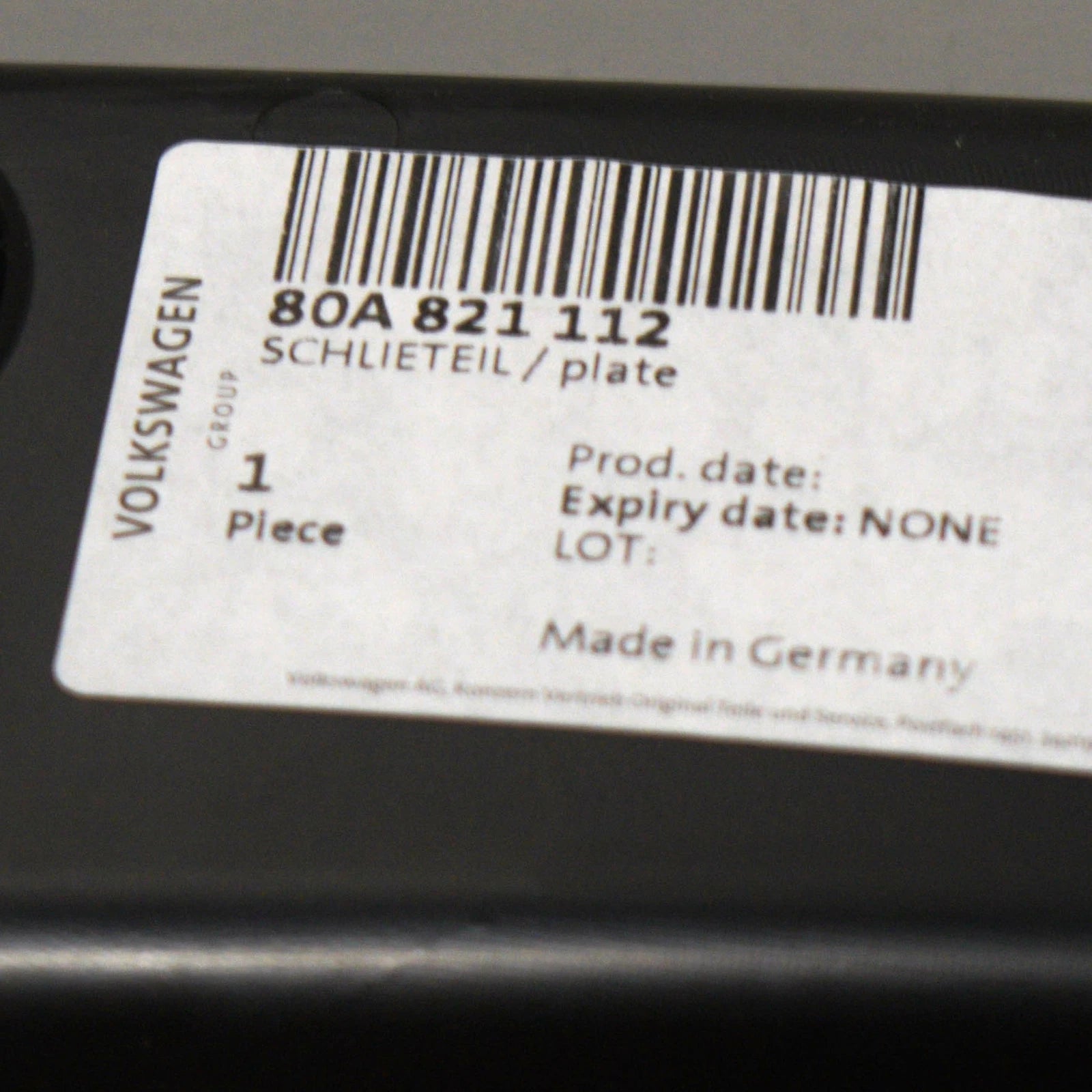 NEW AUDI Q5 80A FRONT RIGHT FENDER INSULATOR 80A821112