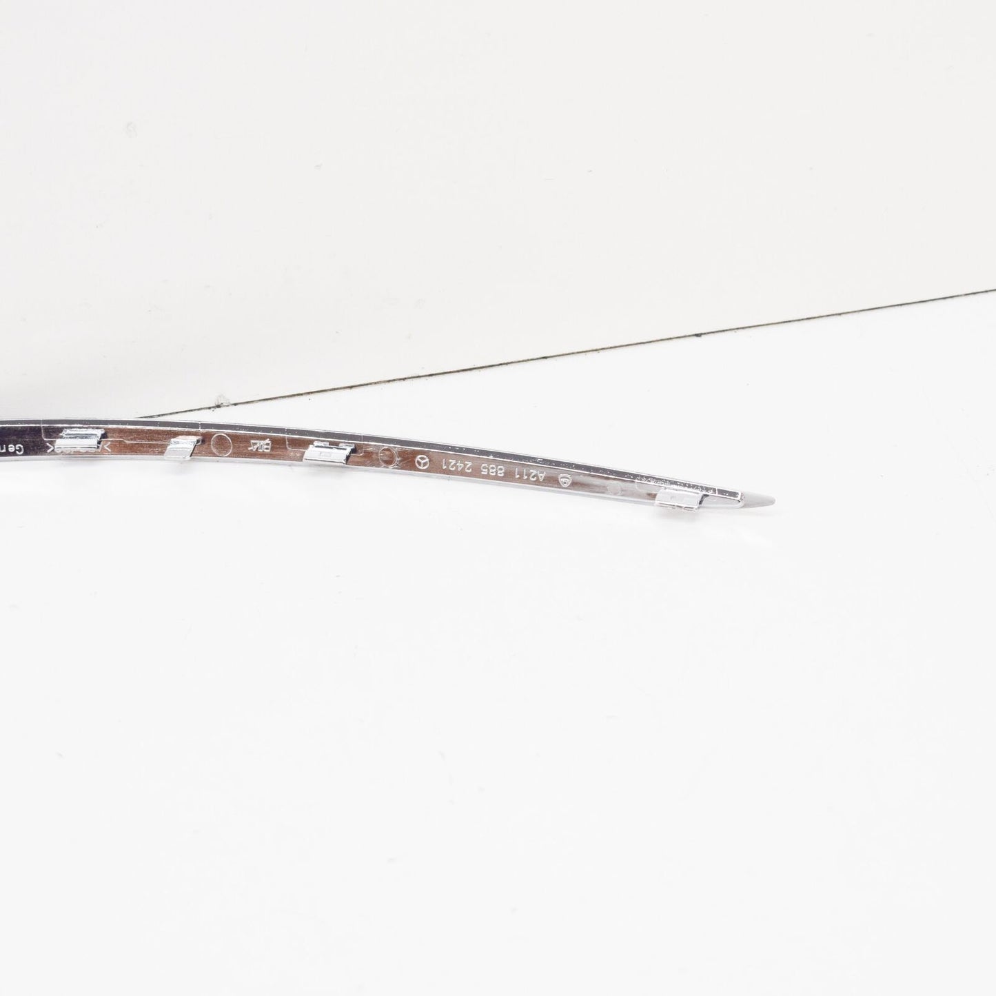 NEW MERCEDES-BENZ E-CLASS W211 FRONT RIGHT BUMPER MOLDING A2118852421 ORIGINAL