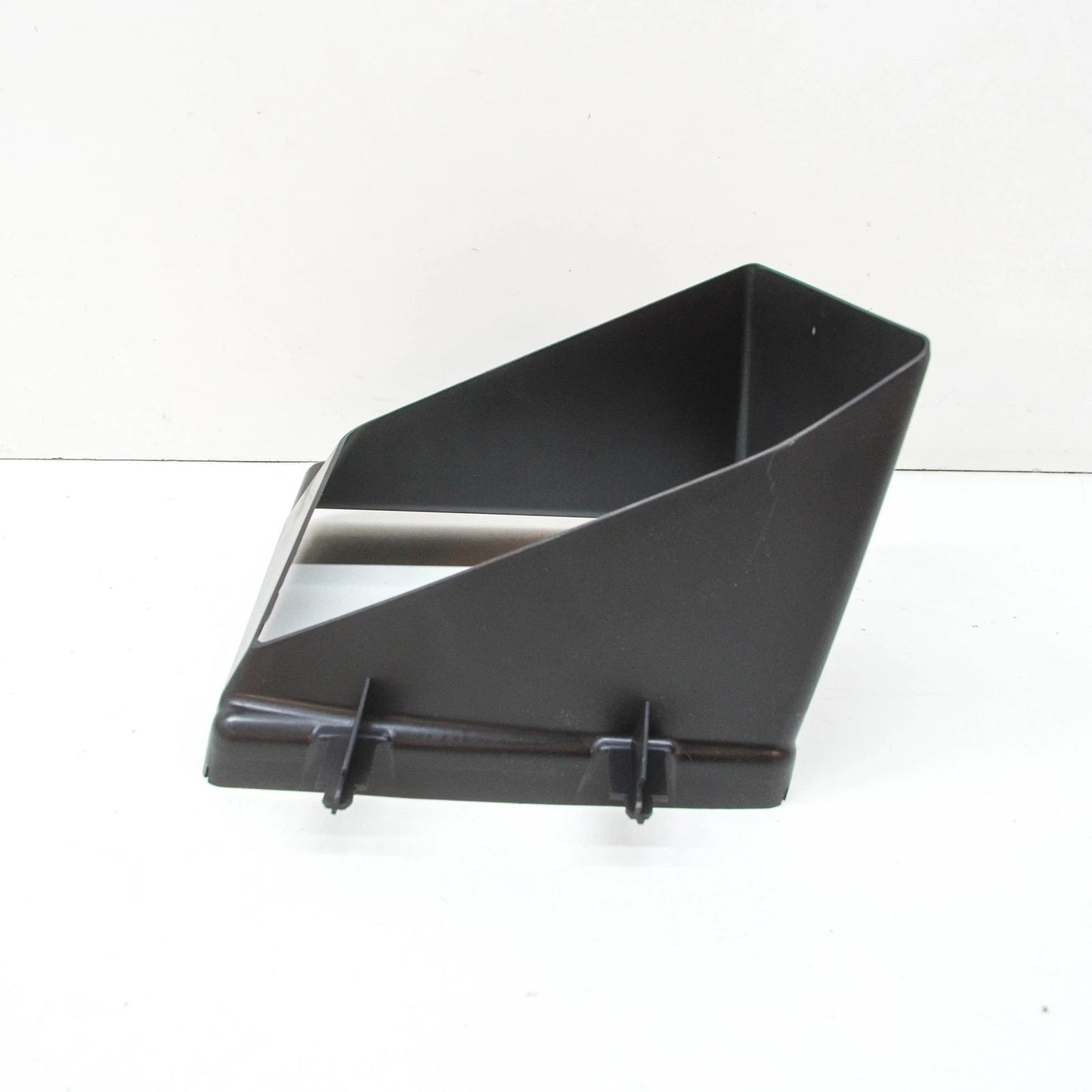 NEW BMW 5 G30 RIGHT RADIATOR SUPPORT AIR DUCT 51748098660 ORIGINAL