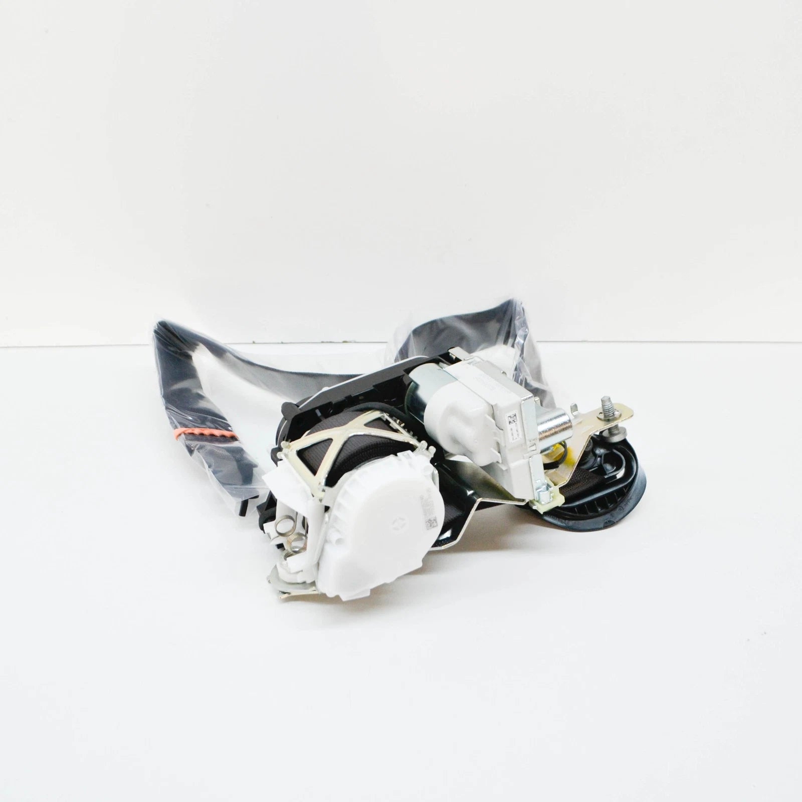 NEW MERCEDES-BENZ GLE W166 FRONT LEFT SEAT BELT A16686013008T44 ORIGINAL