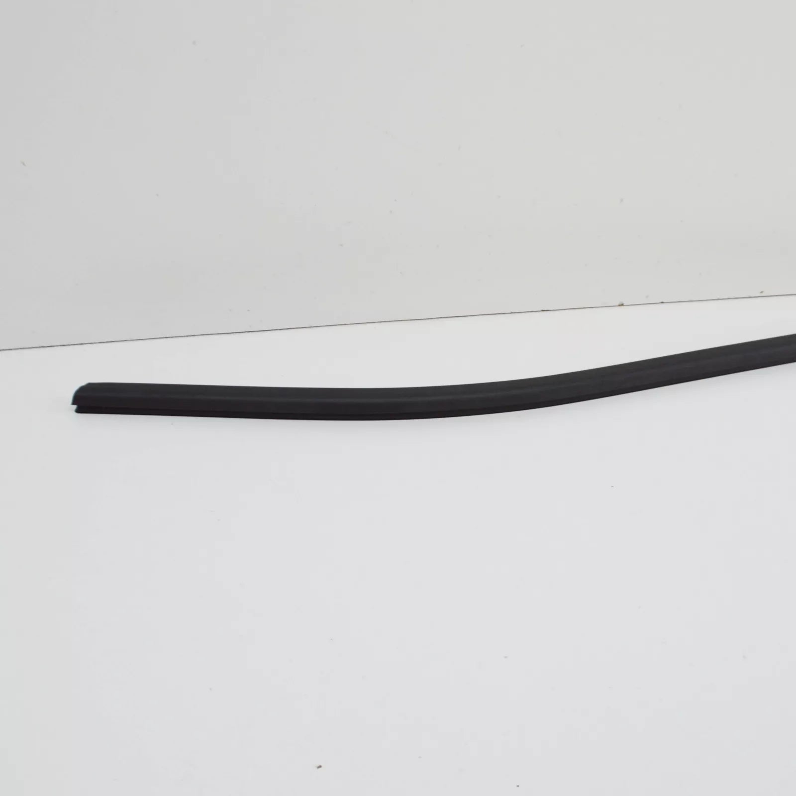 NEW VW TRANSPORTER T6 FRONT RIGHT DOOR WINDOW OUTER SEAL 7LA837704A ORIGINAL