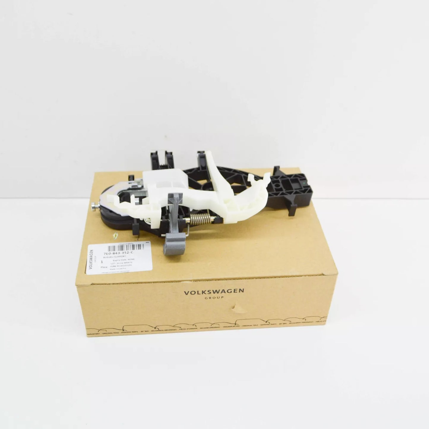 NEW VW TRANSPORTER T5 RIGHT SLIDING DOOR INTERIOR HANDLE FRAME 7E0843352C