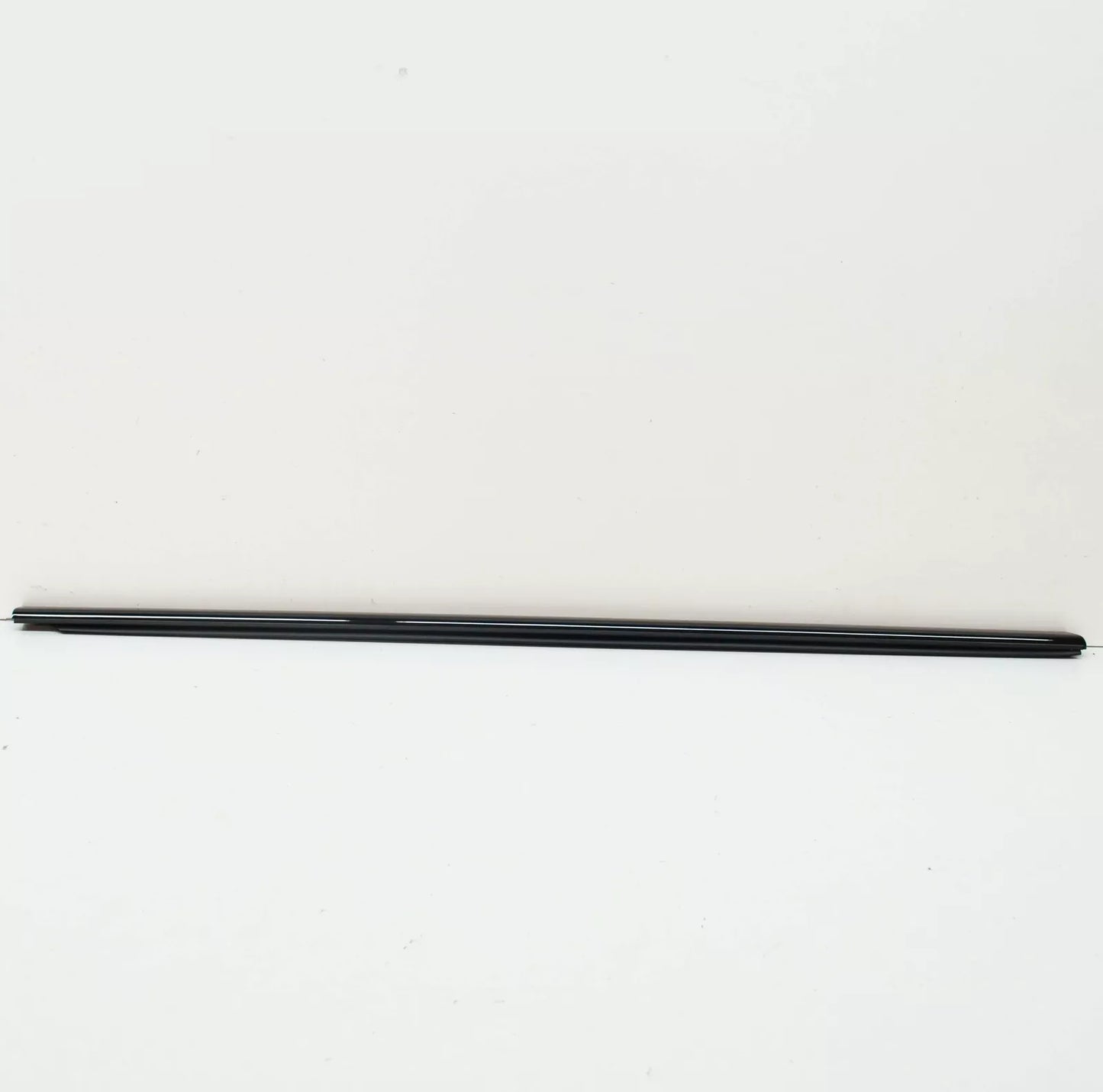 NEW BMW 6 GRAN COUPE F06 FRONT RIGHT DOOR WINDOW MOLDING 51337291920 ORIGINAL