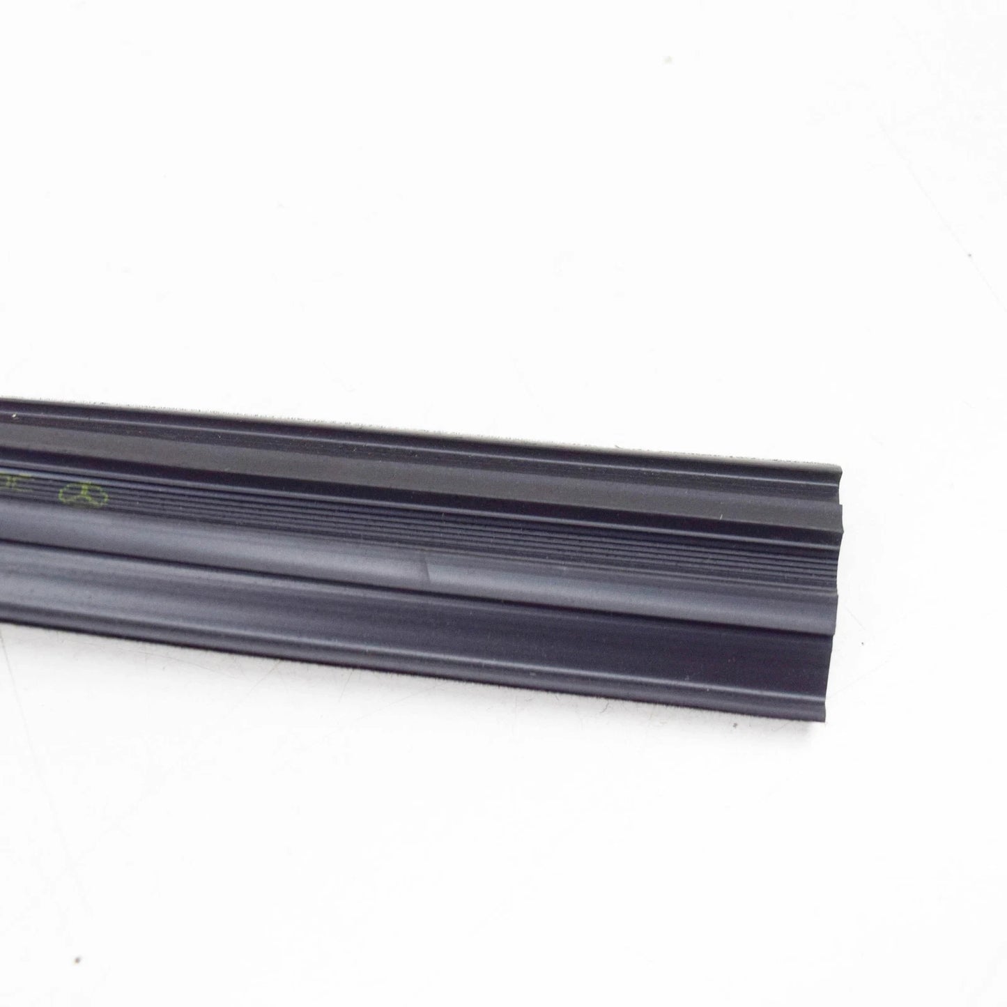 NEW MB E W124 FRONT LEFT DOOR WINDOW RUN SEALING A1247250725 ORIGINAL