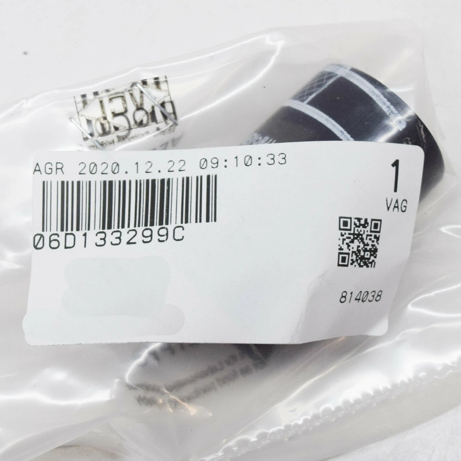 NEW AUDI A4 B7 BREATHER HOSE COUPLER 06D133299C