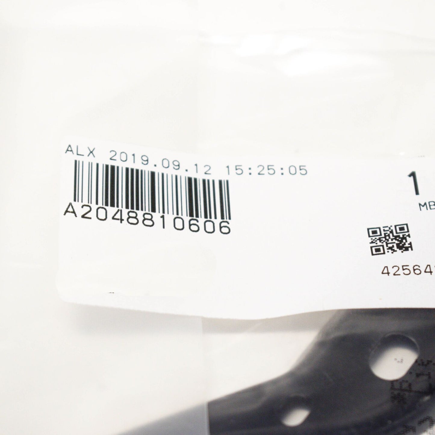 NEW MB C W204 AMG FRONT BUMPER RIGHT UPPER BRACKET RAIL A2048810606 ORIGINAL