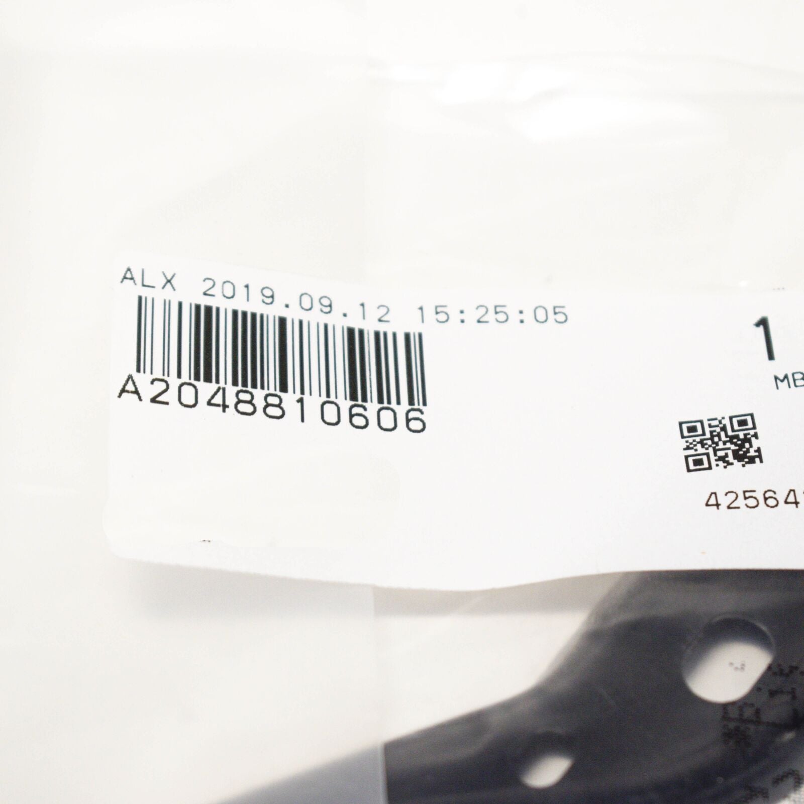 NEW MB C W204 AMG FRONT BUMPER RIGHT UPPER BRACKET RAIL A2048810606 ORIGINAL