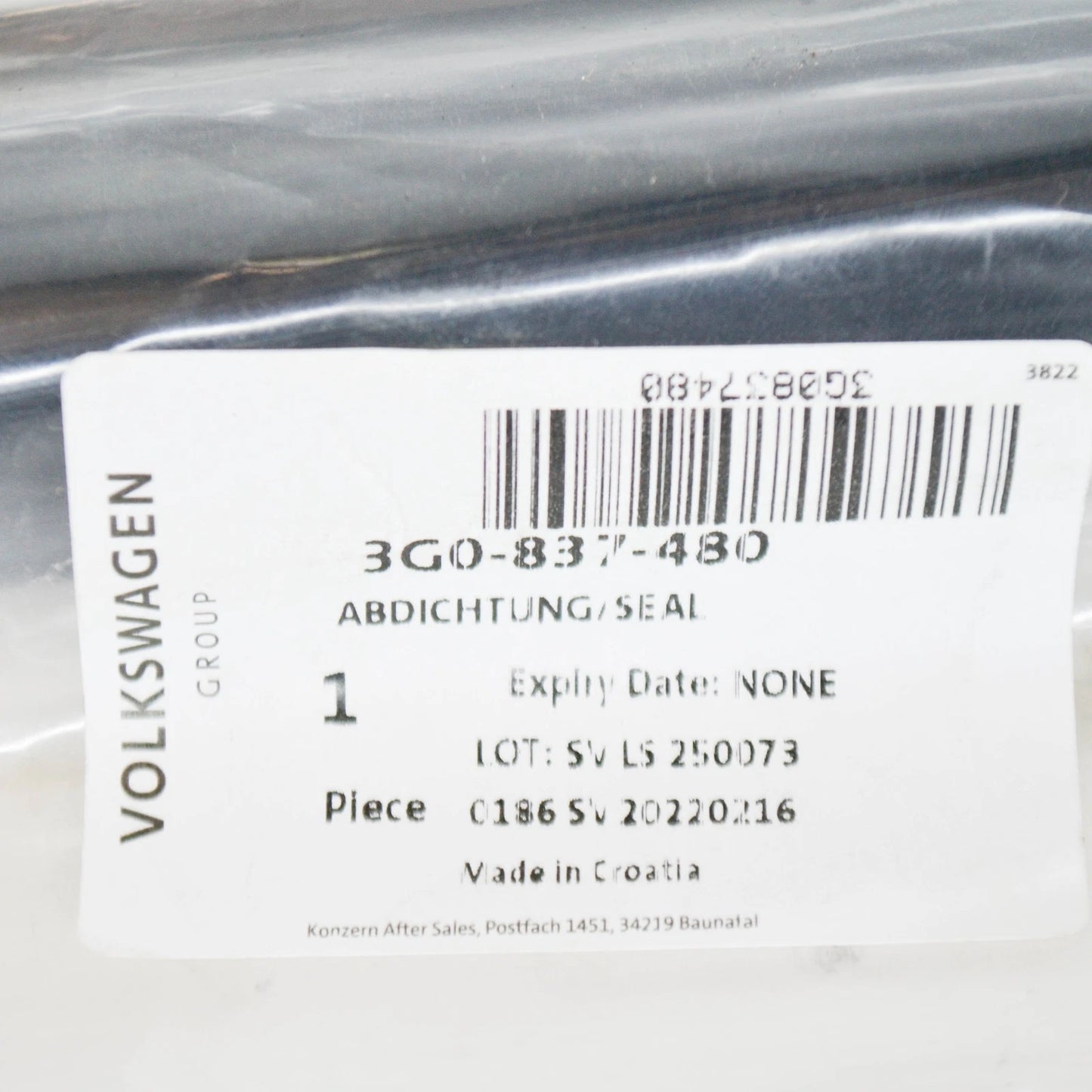 NEW VOLKSWAGEN PASSAT B8 FRONT RIGHT DOOR WINDOW MOLDING 3G0837480 ORIGINAL