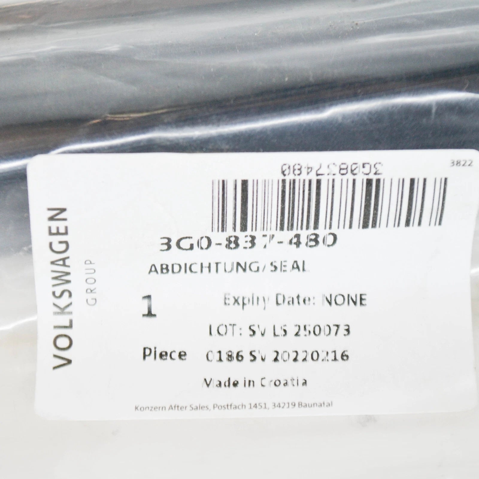 NEW VOLKSWAGEN PASSAT B8 FRONT RIGHT DOOR WINDOW MOLDING 3G0837480 ORIGINAL