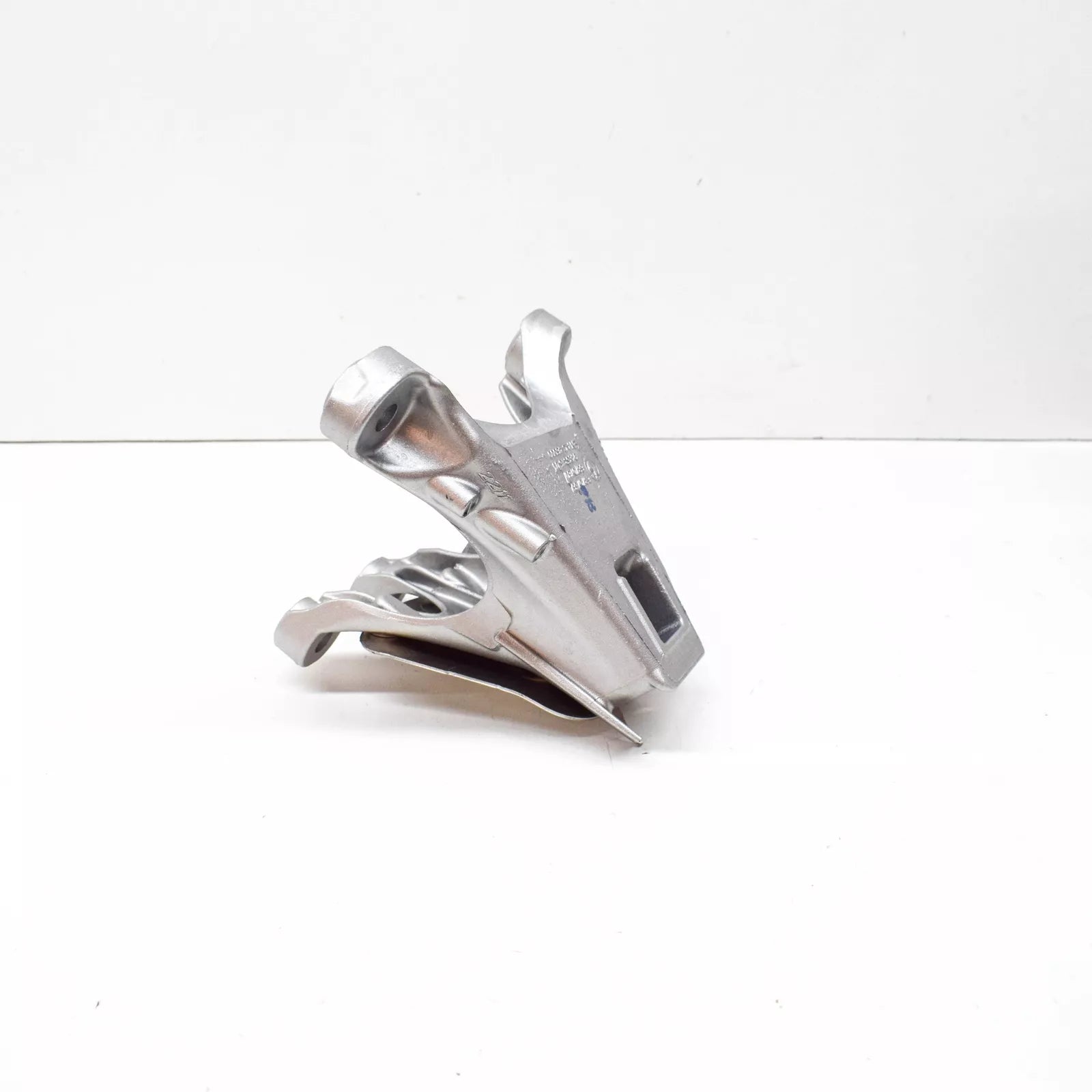 NEW BMW 5 G30 RIGHT ENGINE SUPPORTING BRACKET 6870760 22116870760 ORIGINAL