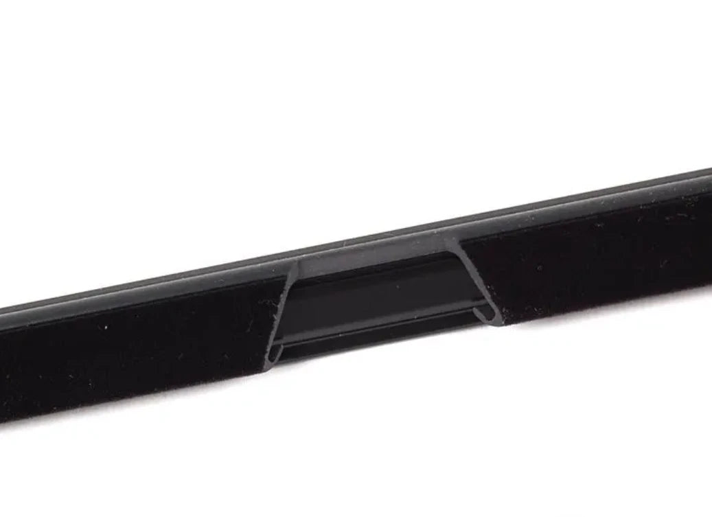 NEW BMW 5 E60 REAR RIGHT DOOR OUTER WINDOW WELL STRIP 7135164 51227135164