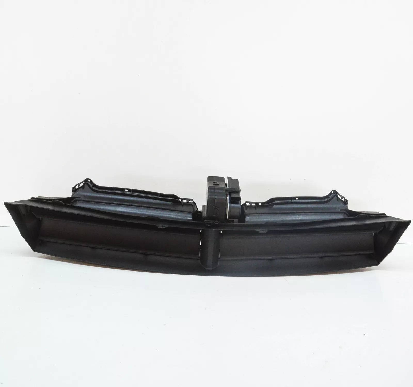 NEW BMW I8 L12 FRONT BOTTOM AIR DUCT 51747350986 7350986 ORIGINAL