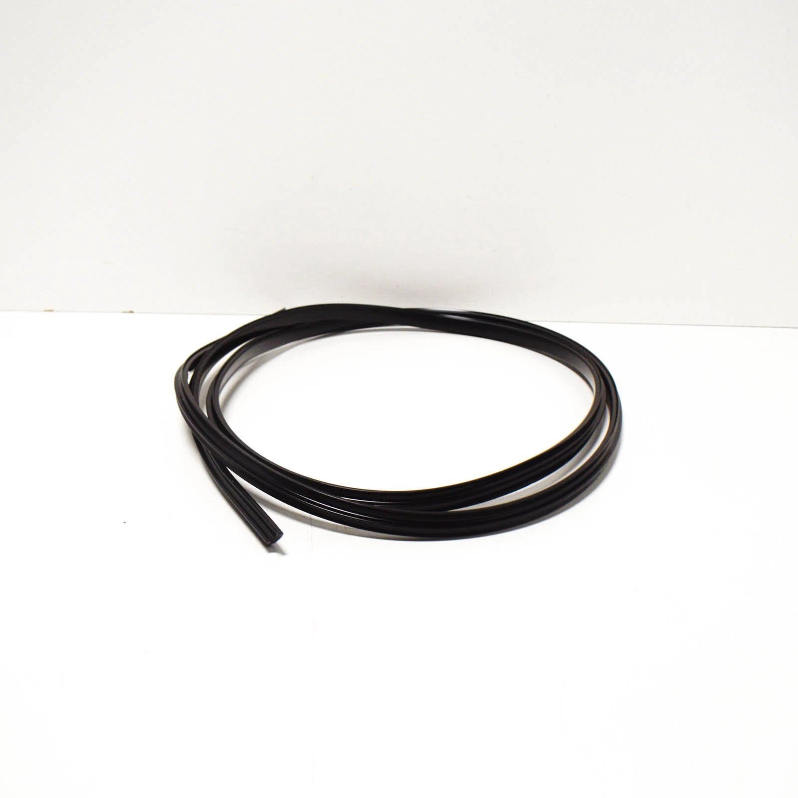 NEW BMW 5 E28 WINDSHIELD UPPER RUBBER MOULDING WEATHERSTRIP 51311959969 1959969