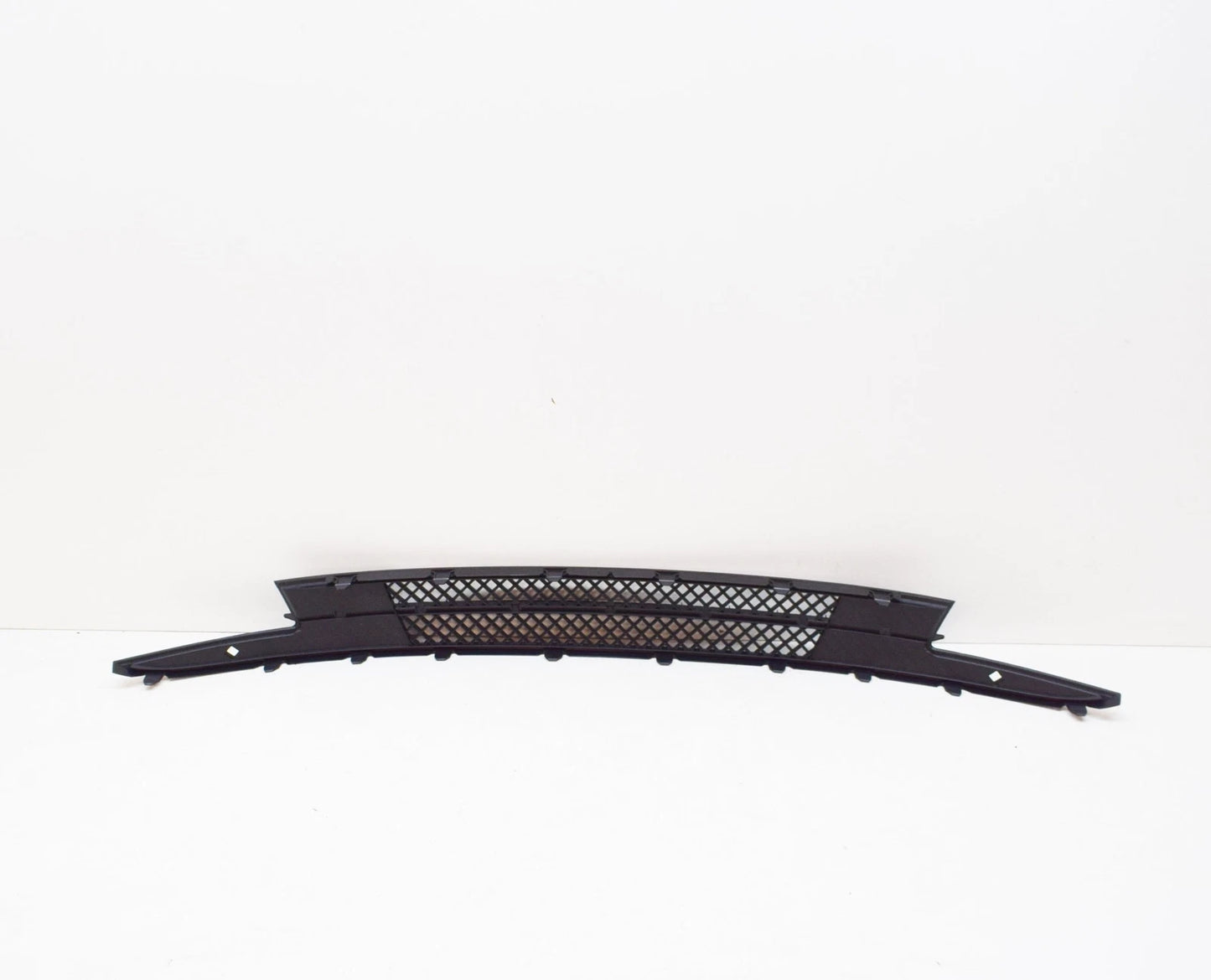 NEW BMW 1 E87 FRONT BUMPER LOWER CENTER GRILLE 51117182367 7182367 2010 ORIGINAL