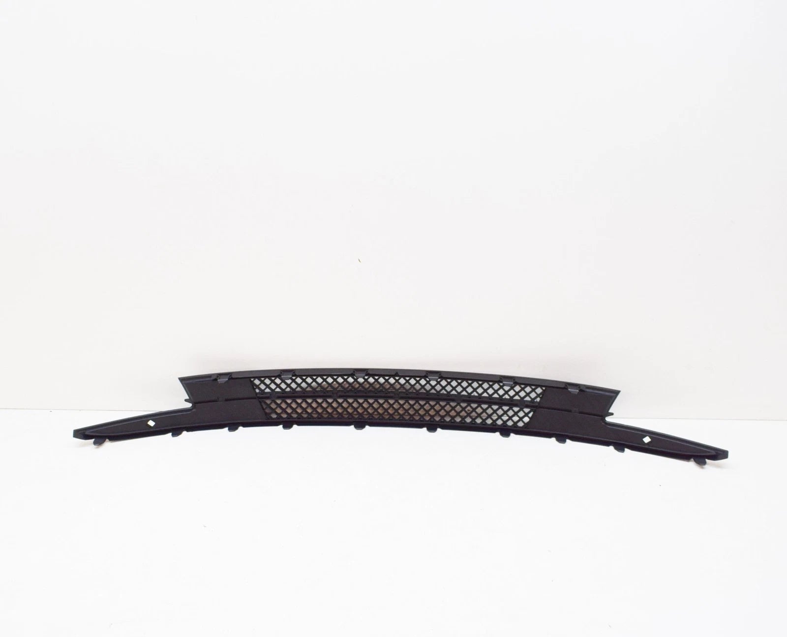 NEW BMW 1 E87 FRONT BUMPER LOWER CENTER GRILLE 51117182367 7182367 2010 ORIGINAL