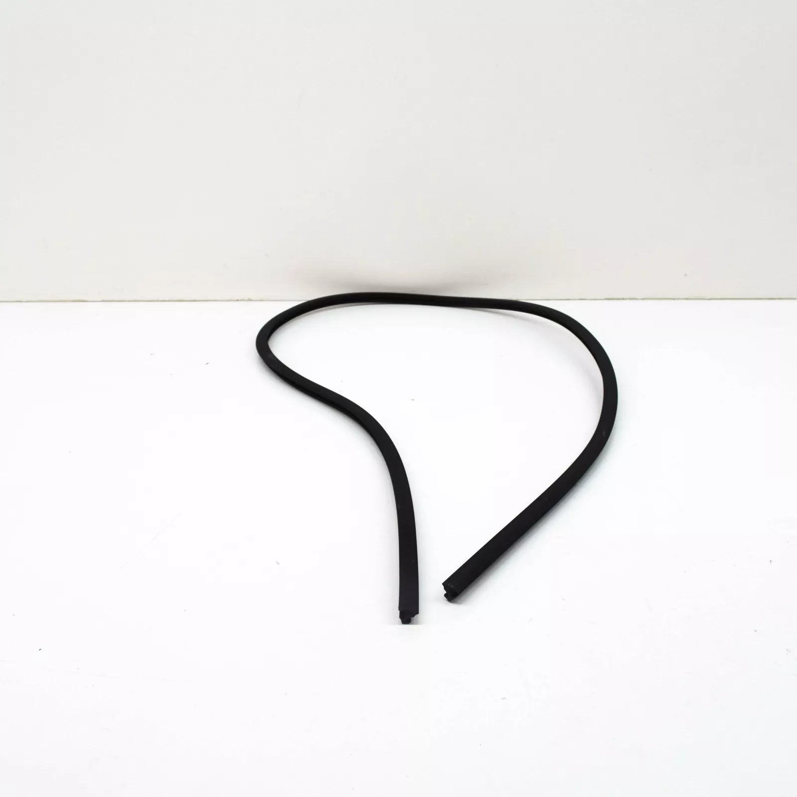 NEW BMW 3 TOURING E30 REAR WINDOW COVER STRIP 51311947248 1947248