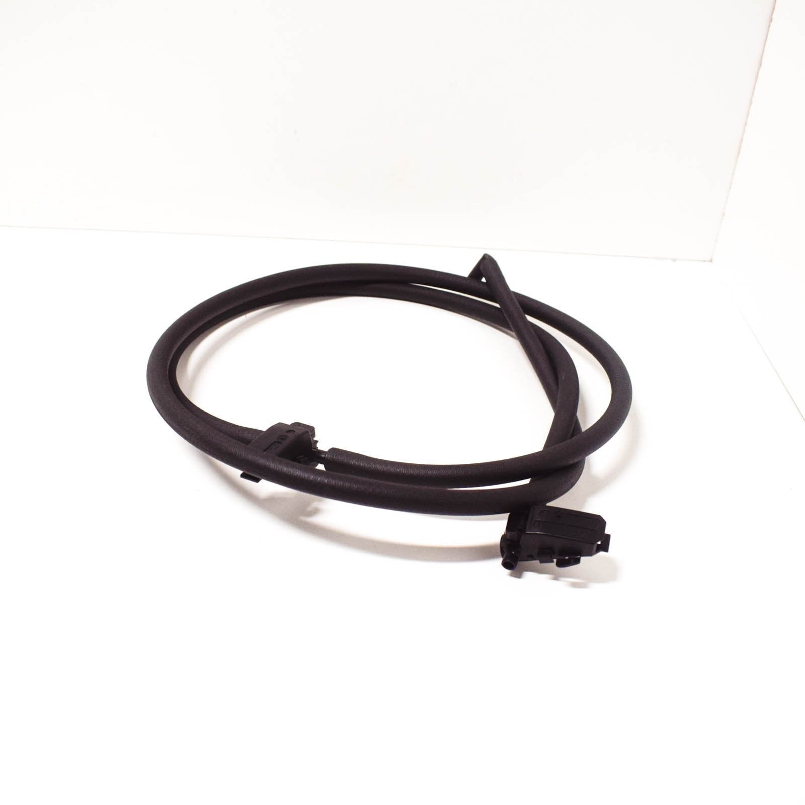 NEW MERCEDES BENZ A W169 FRONT WASHER JETS W/ HOSE A1698600492 ORIGINAL