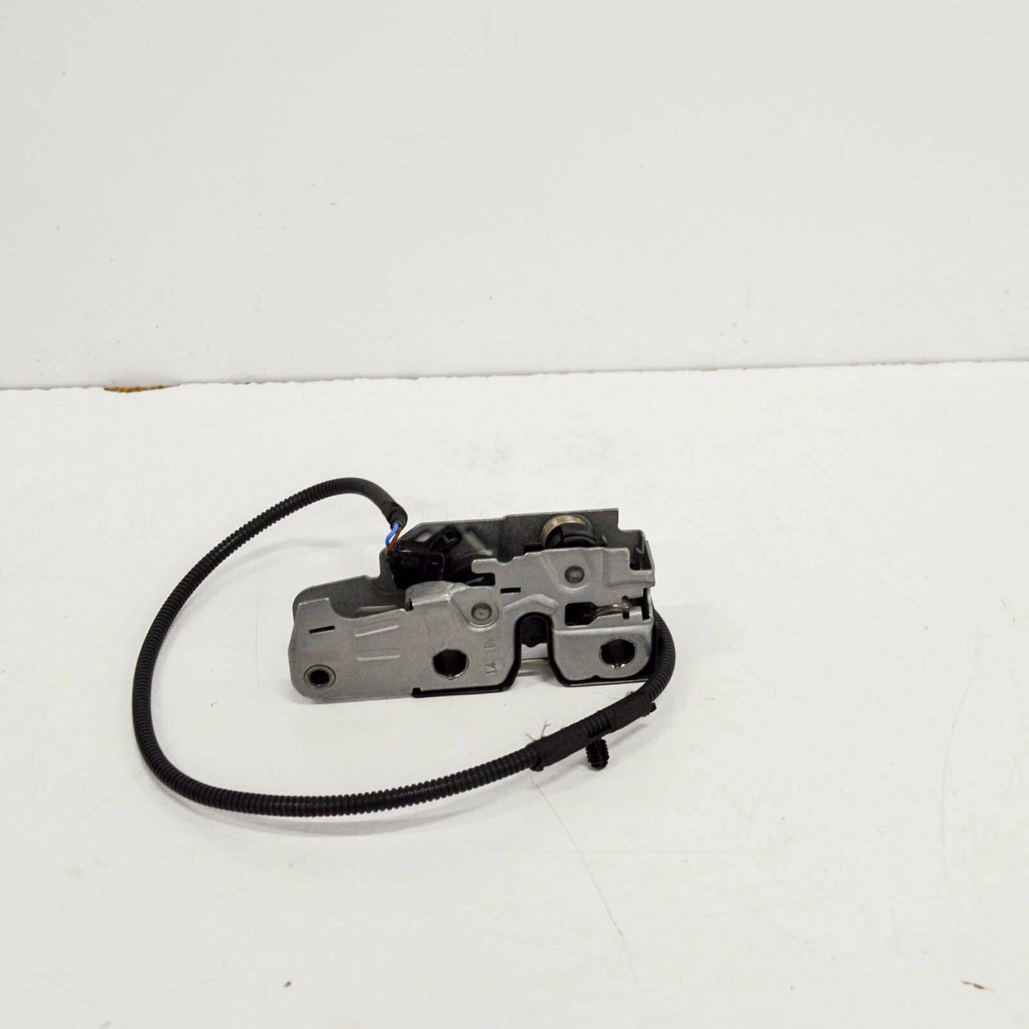 NEW VOLKSWAGEN GOLF MK6 BONNET HOOD LOCK HATCH LHD 5K1823509A