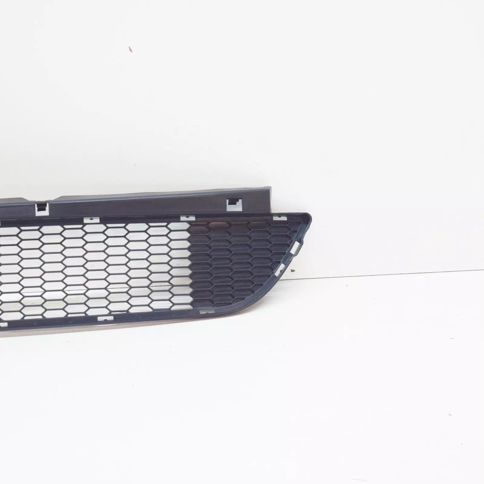 NEW BMW Z4 COUPE E86 FRONT BUMPER CENTER GRILL 51117895842 7895842 ORIGINAL