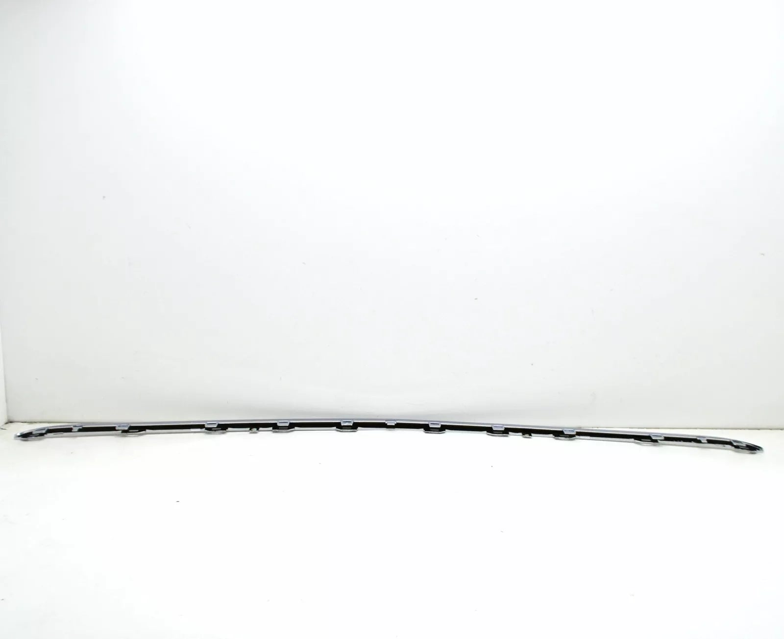 NEW MERCEDES-BENZ CLS C218 FRONT BUMPER CENTER MOLDING A2188851374