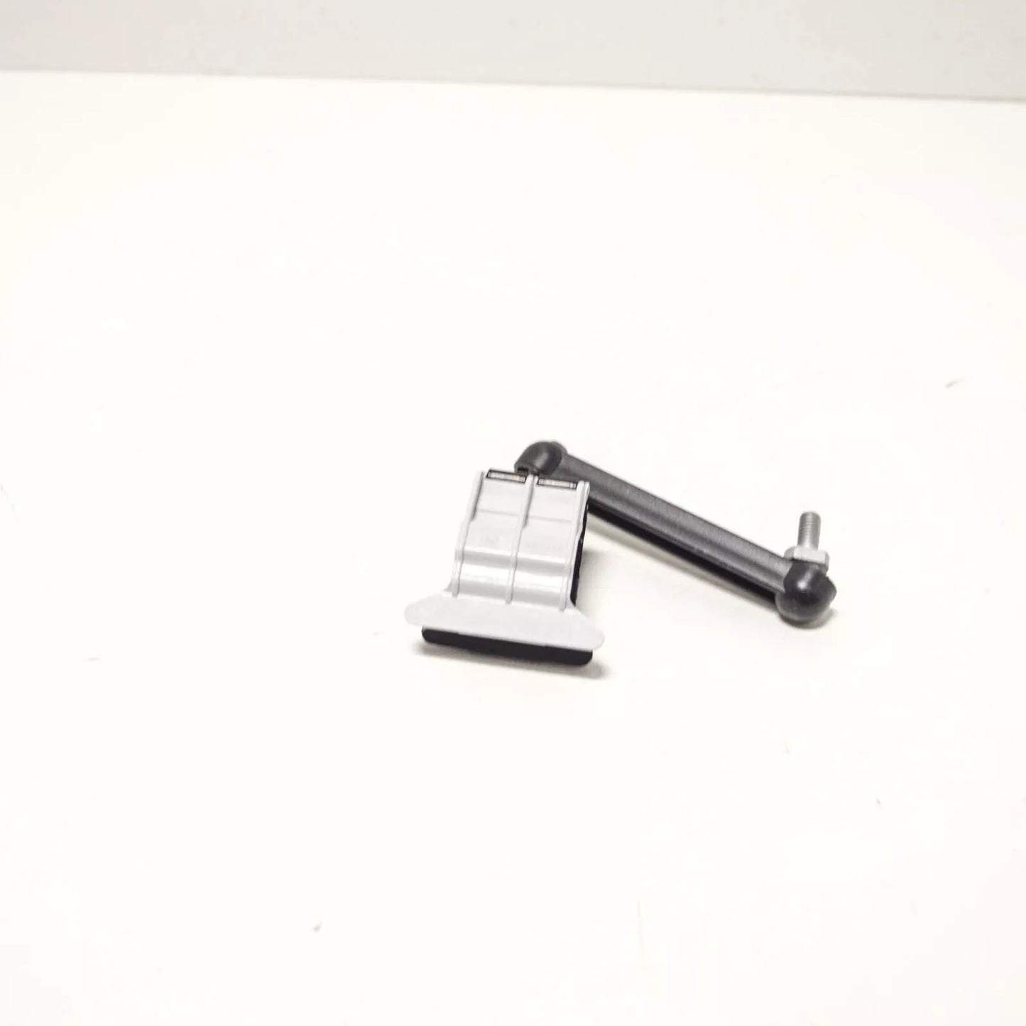 NEW BMW 1 F21 FRONT LEFT HEIGHT LEVEL SENSOR BRACKET 37146891166 2015 ORIGINAL