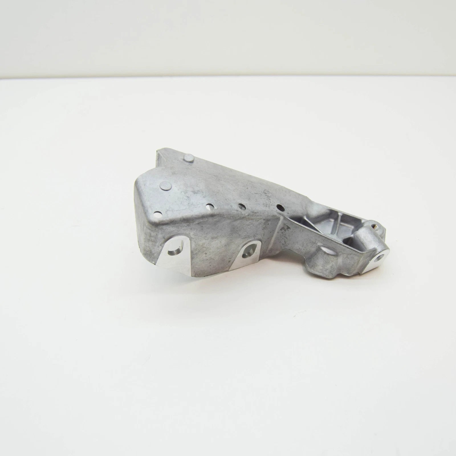 NEW MERCEDES-BENZ SL R232 FRONT RIGHT UPPER CONSOLE MOUNT A2326207401 ORIGINAL