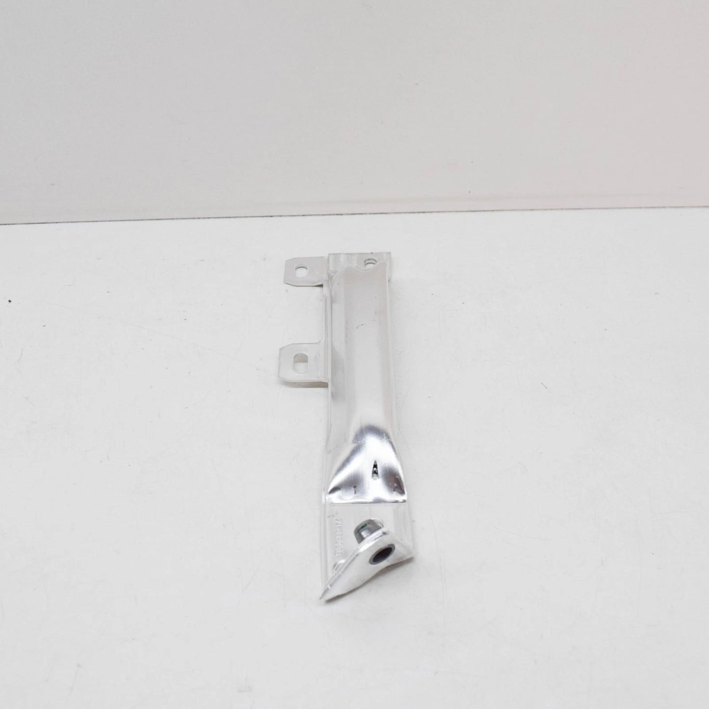 NEW BMW 5 F10 FRONT BUMPER RIGHT BRACKET CONNECTOR 51117158894 2015 ORIGINAL