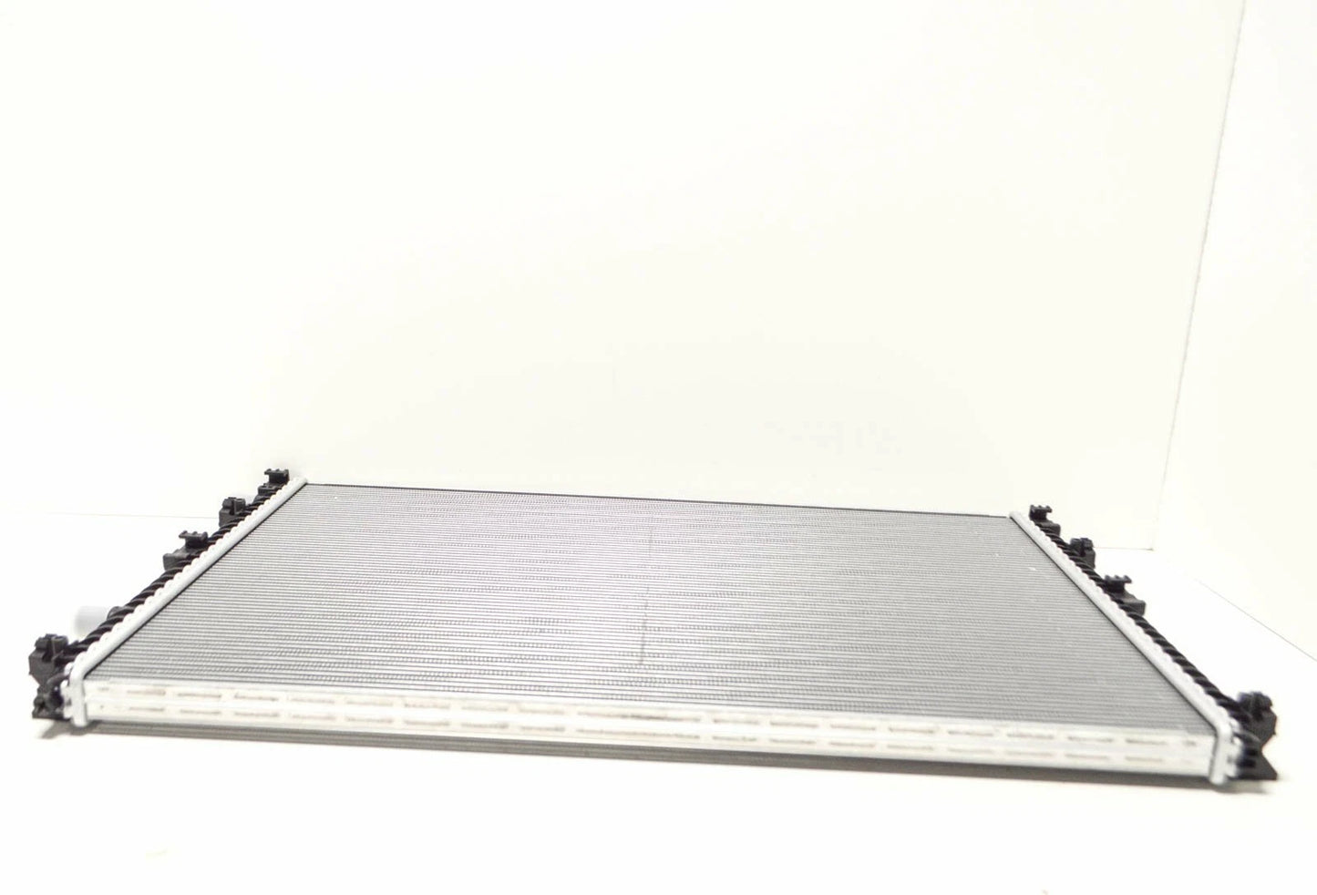 NEW AUDI Q7 4M MK2 AUXILIARY RADIATOR 4M0145804AA ORIGINAL