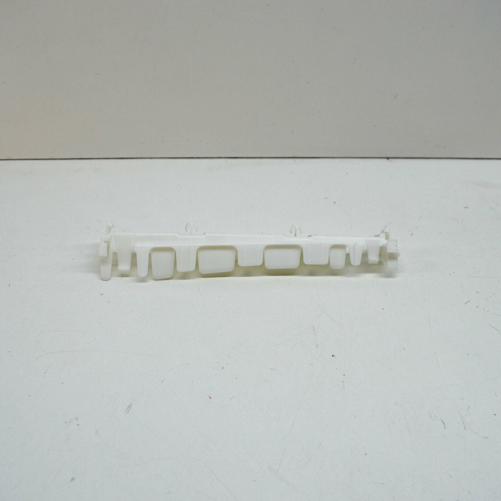 NEW MERCEDES-BENZ E COUPE C207 FRONT LEFT SIDE ROCKER HOLDER A2076980027