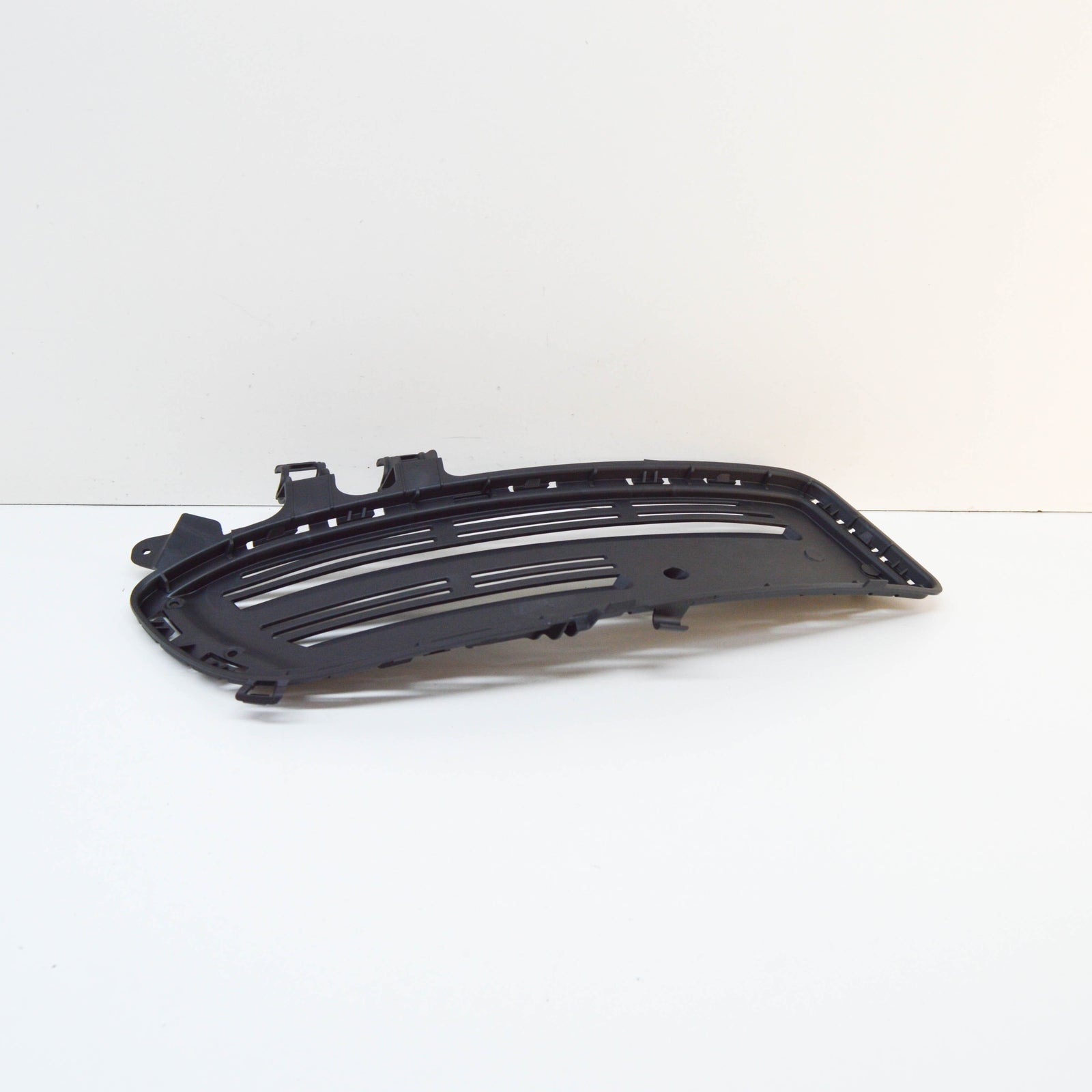 NEW MERCEDES-BENZ A-CLASS W176 FRONT BUMPER LEFT COVER A1768851522 ORIGINAL