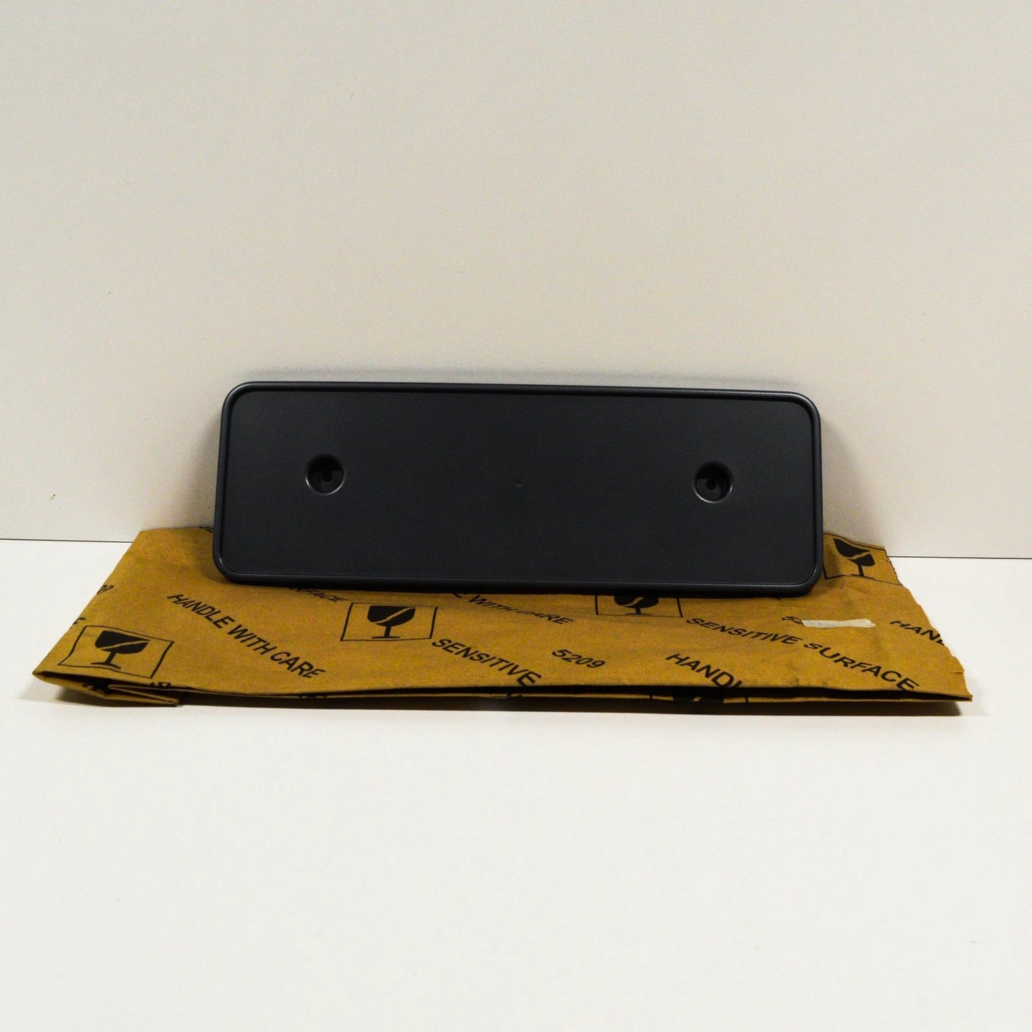 NEW AUDI A4 B9 FRONT BUMPER LICENSE PLATE BRACKET 8W0807285AJ RP5 ORIGINAL