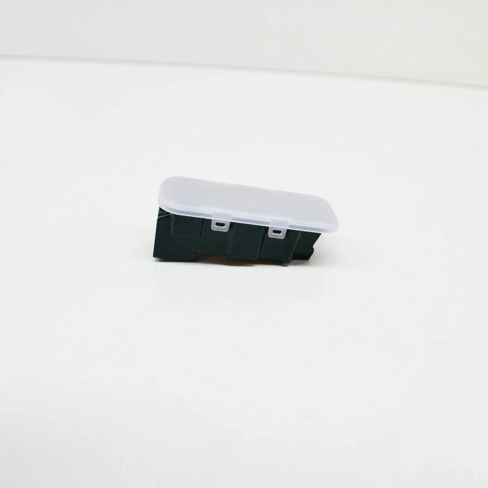 NEW AUDI A4 S4 AVANT QUATTRO B9 FRONT RIGHT FOOTWELL LIGHT 8W0947415B