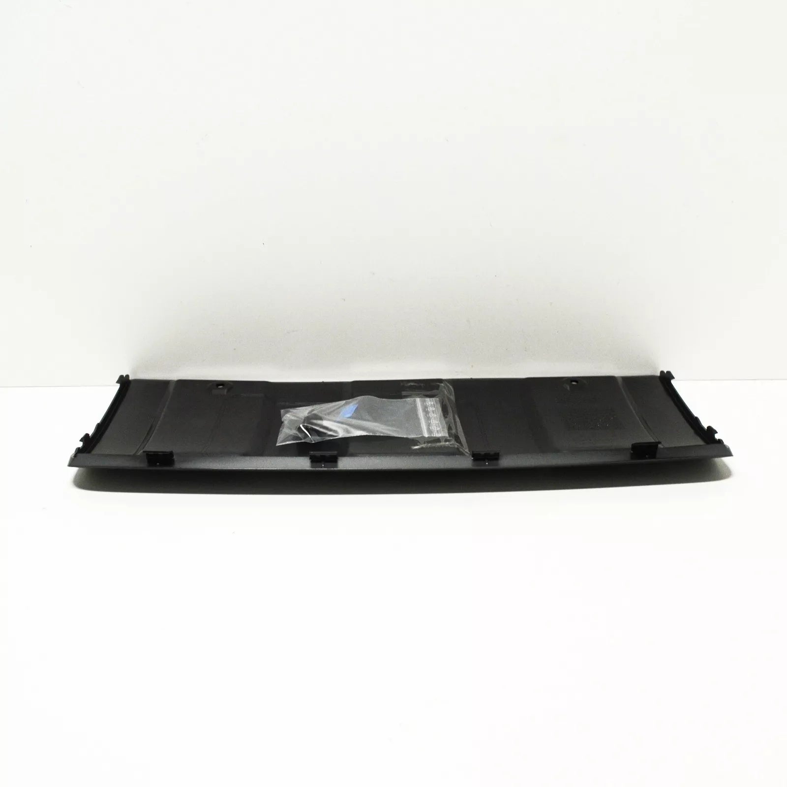 AUDI Q7 2010-2016 PLATINUM GREY TOW HITCH COVER 4L0807819H1RR 10-14 NEW