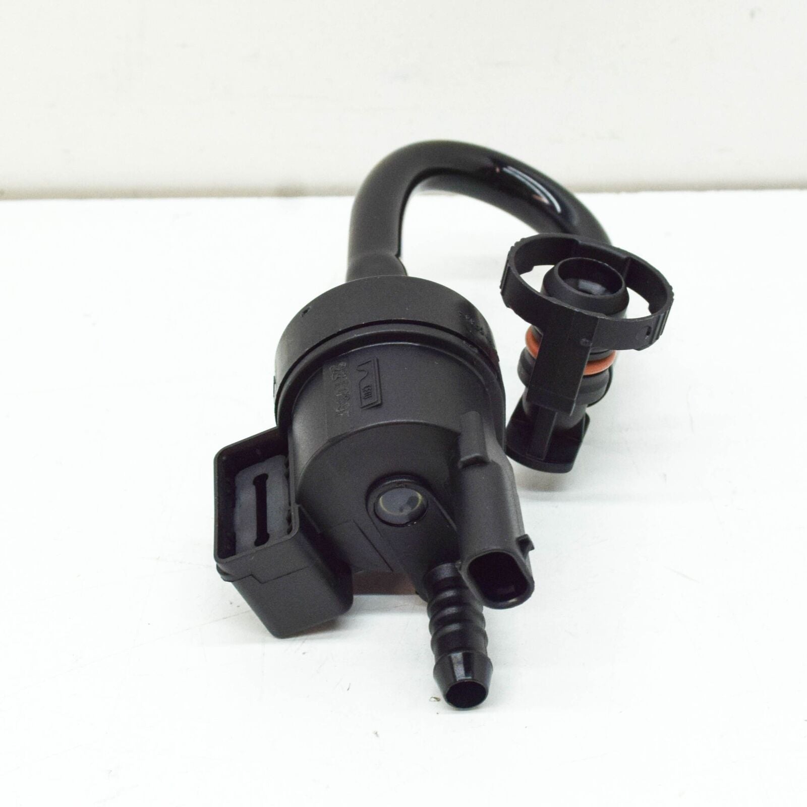 NEW AUDI A4 B8 CONNECTING TUBE WITH AKF VALVE 06E133781K ORIGINAL