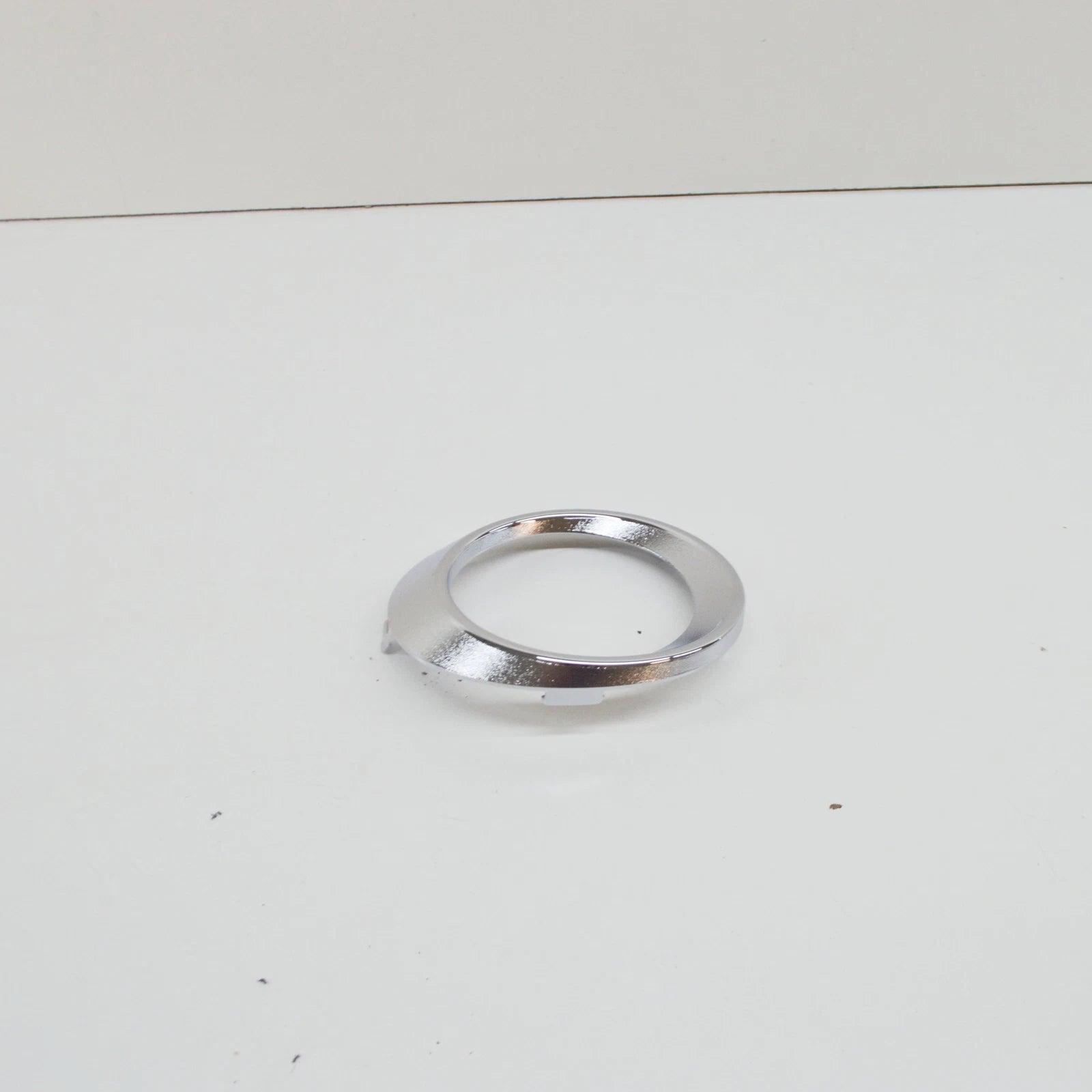 NEW MB CLS C219 FRONT BUMPER LEFT FOG LIGHT CHROMED RING A2198850723