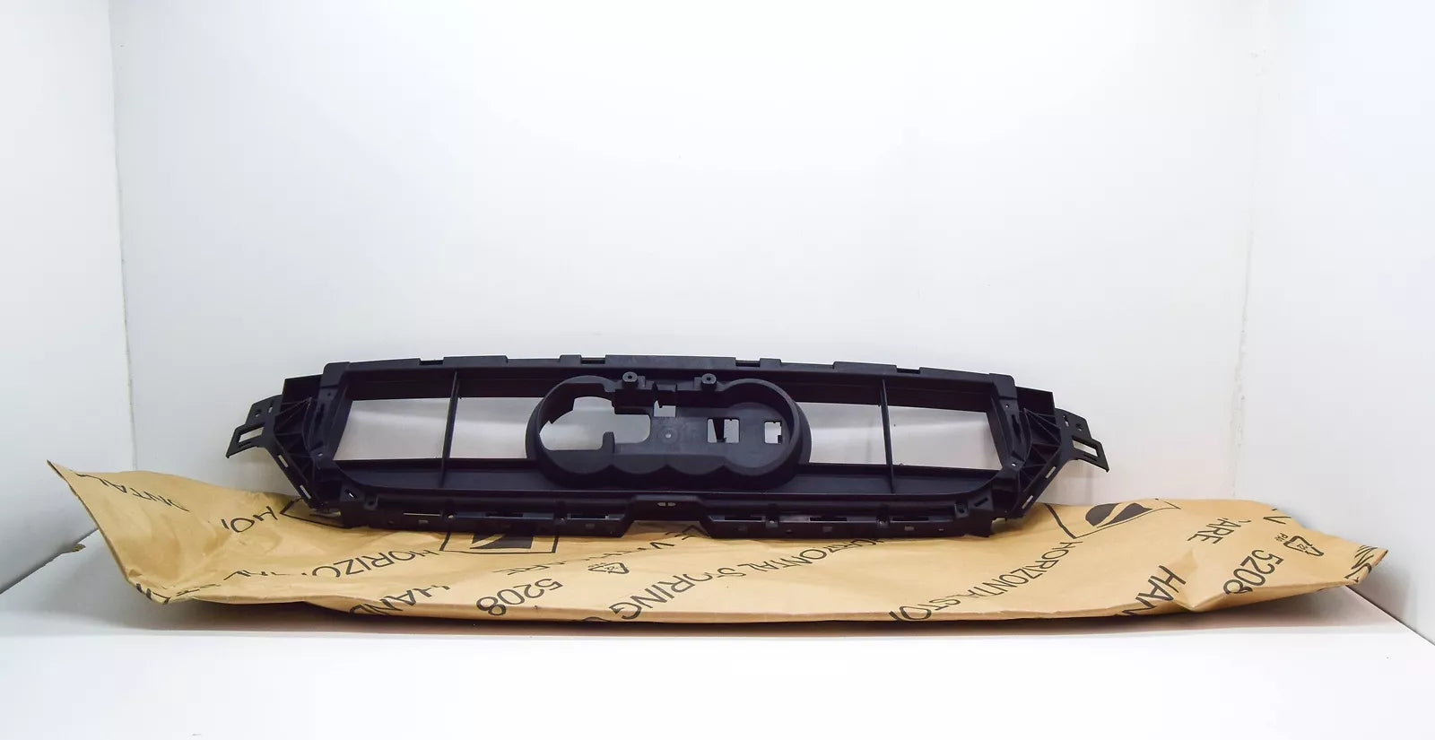 NEW AUDI RS6 C7 FRONT BUMPER UPPER CENTRE CLOSING ELEMENT 4G0807233D ORIGINAL