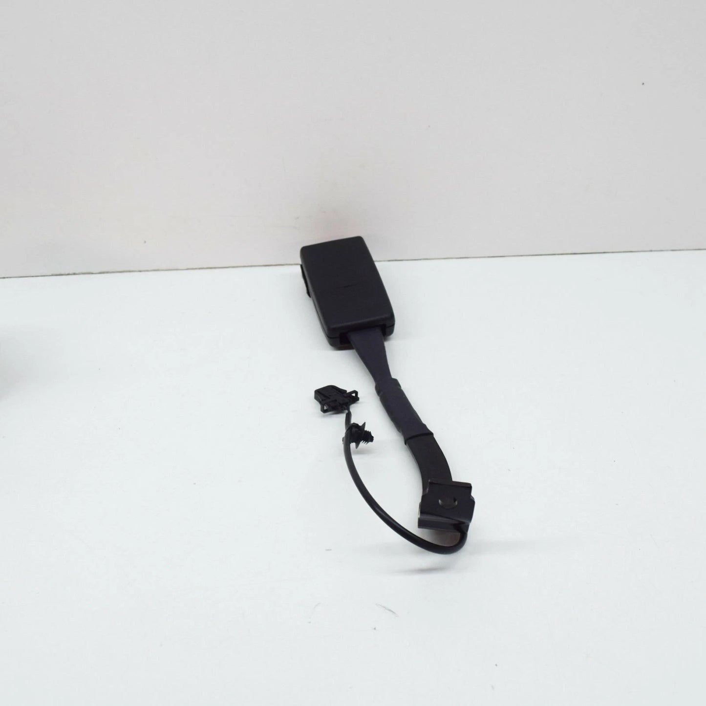 NEW AUDI A3 8P FRONT LEFT SEAT BELT LATCH LHD 8P4857755H01C