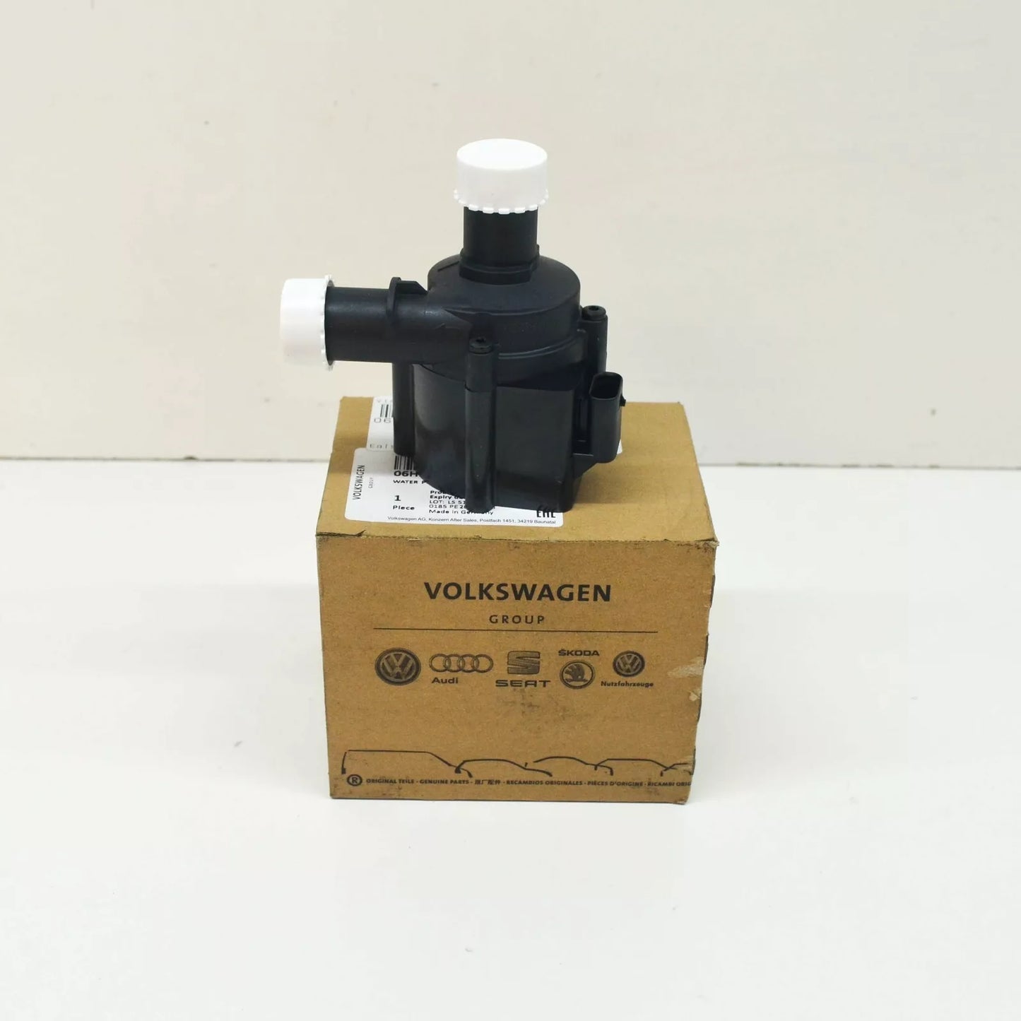 NEW VOLKSWAGEN BEETLE A5 COOLANT PUMP 06H121601M