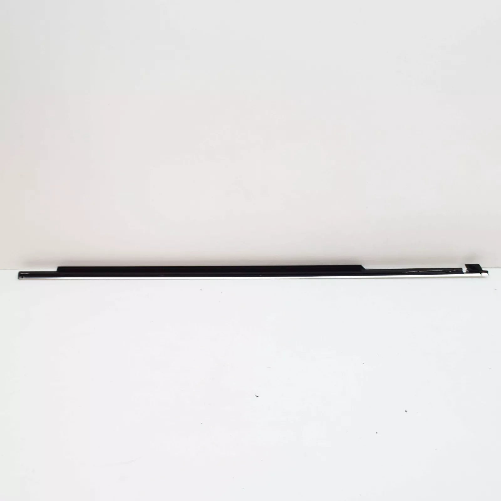 NEW MERCEDES-BENZ C W204 FRONT LEFT DOOR WINDOW SEALING RAIL A2047251565