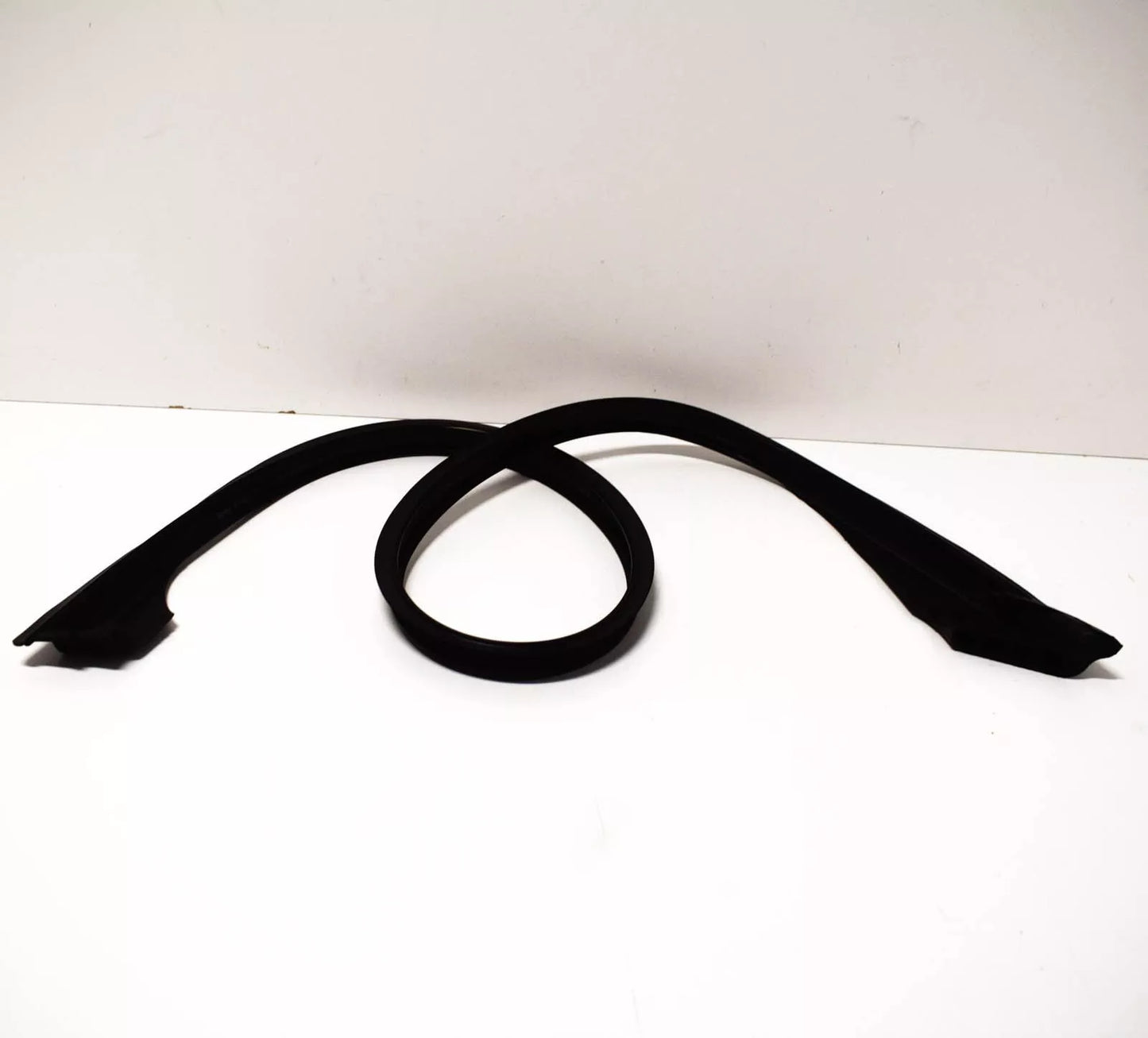 NEW BMW 5 E39 FRONT RIGHT DOOR SEAL 51210402746 0402746 ORIGINAL